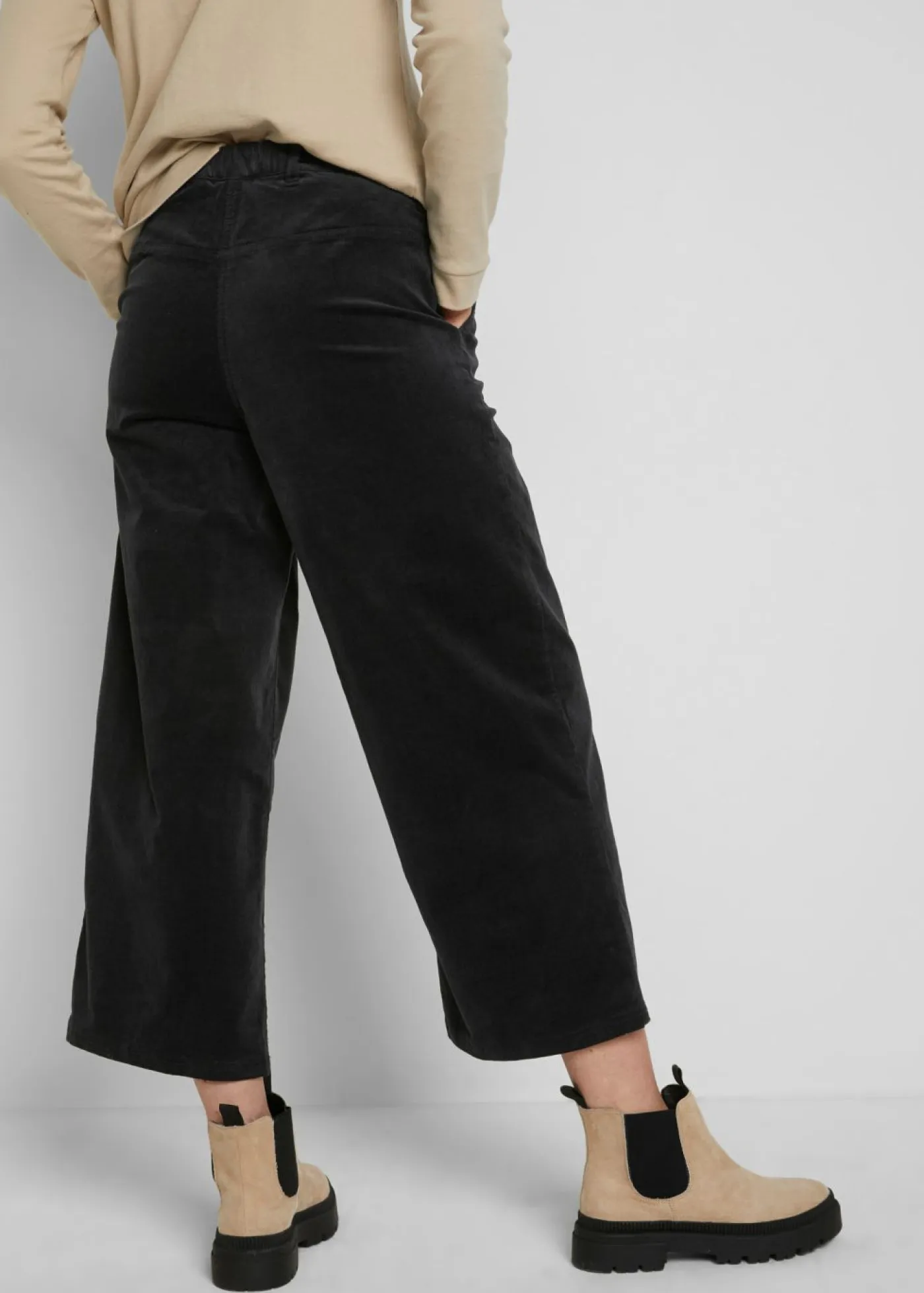 bonprix bonprix Pantalones>Pantalón ancho de pana elástica con cintura cómoda high waist, largo 7/8 Negro