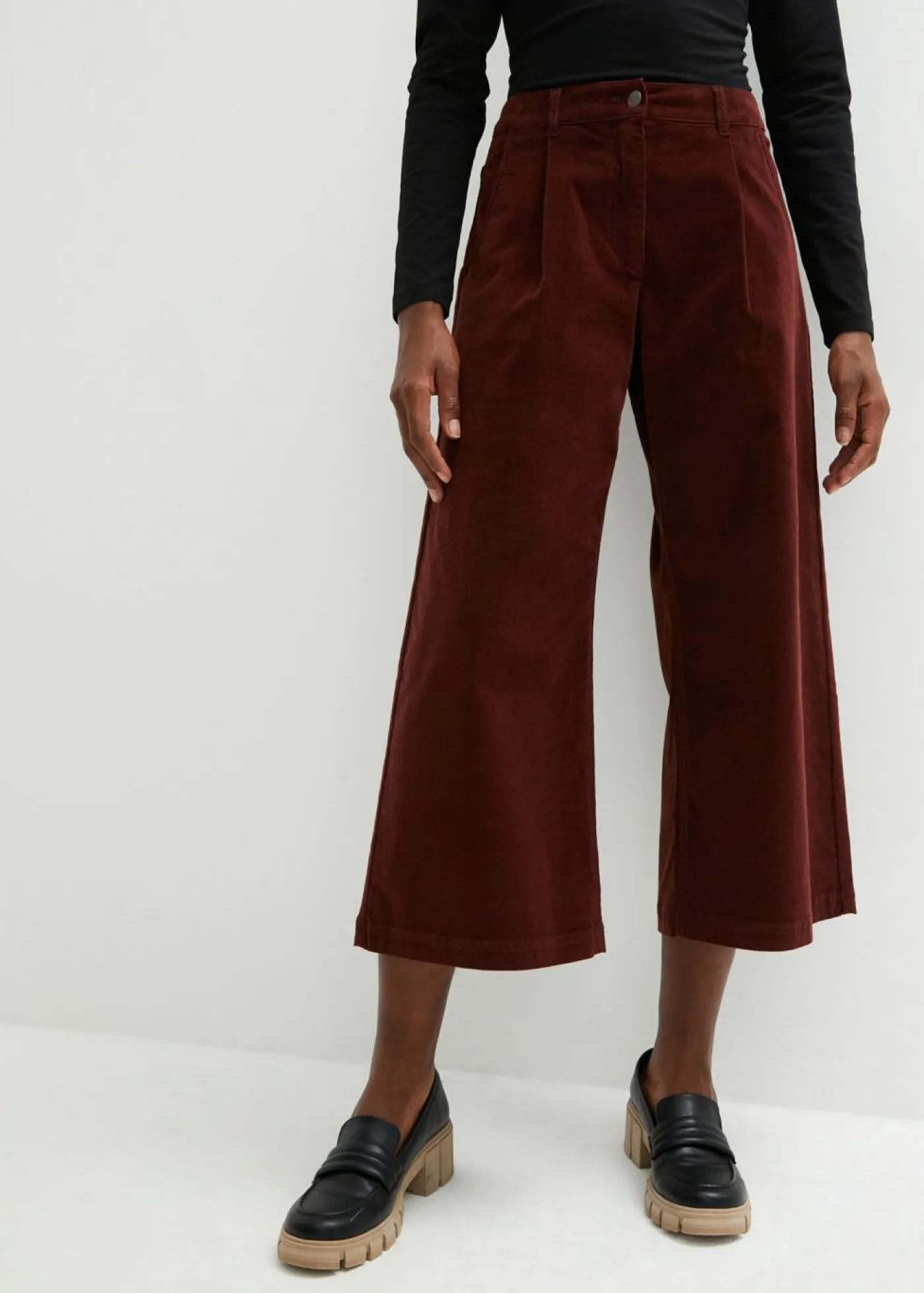 Mujer bonprix bonprix Pantalón ancho de pana elástica con cintura cómoda high waist, largo 7/8