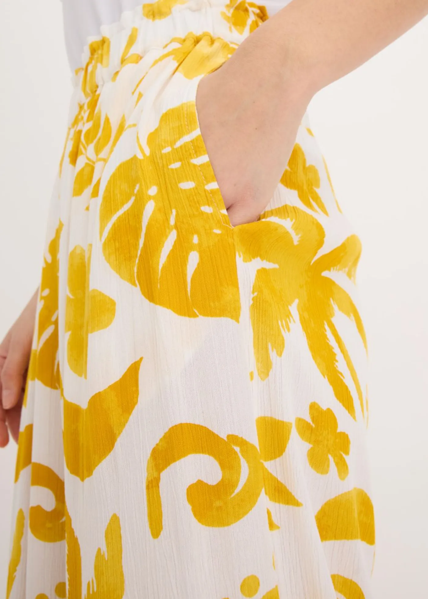 bonprix bonprix Pantalones>Pantalón ancho estampado de viscosa estructurada blanco-curry limón