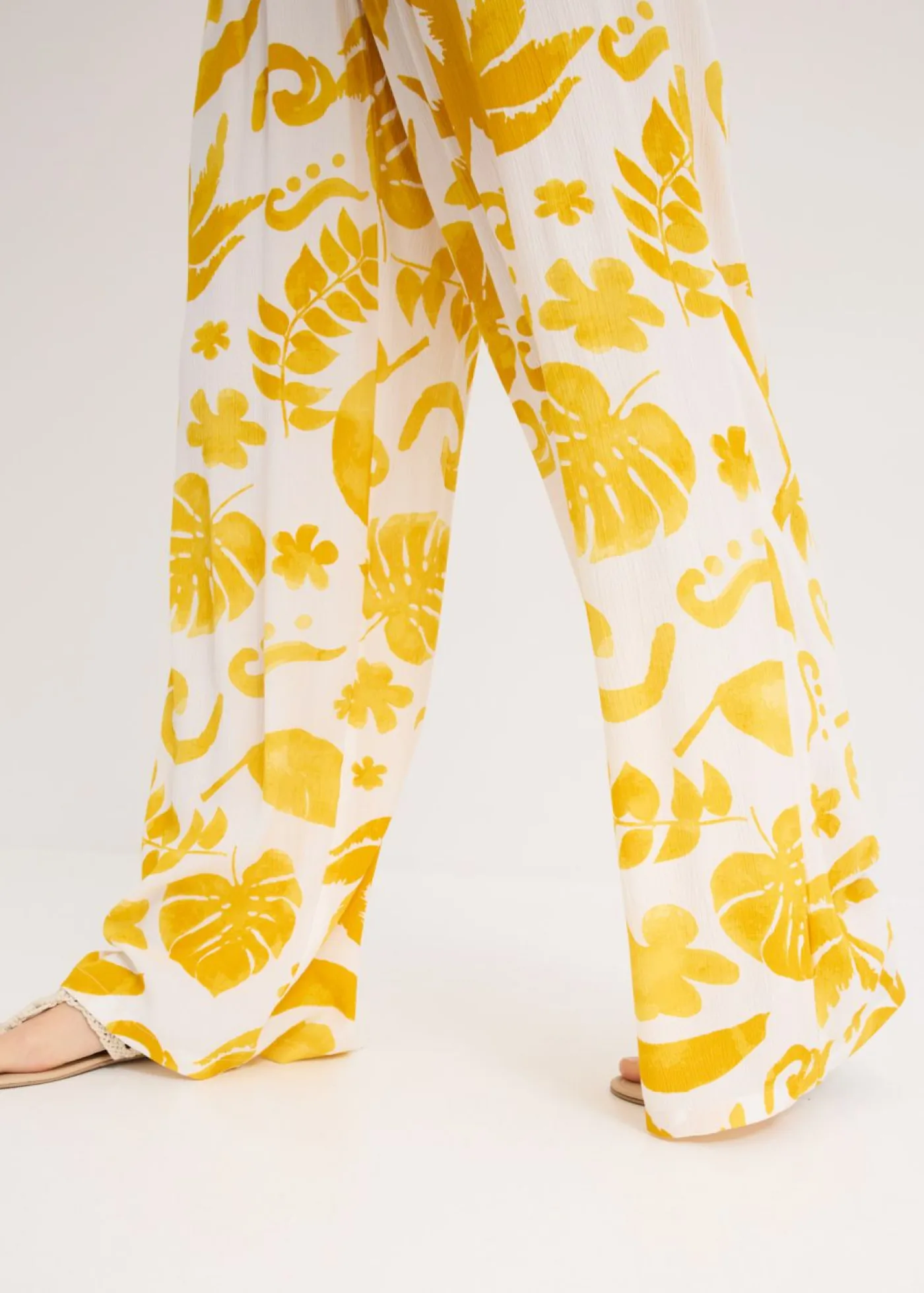 bonprix bonprix Pantalones>Pantalón ancho estampado de viscosa estructurada blanco-curry limón