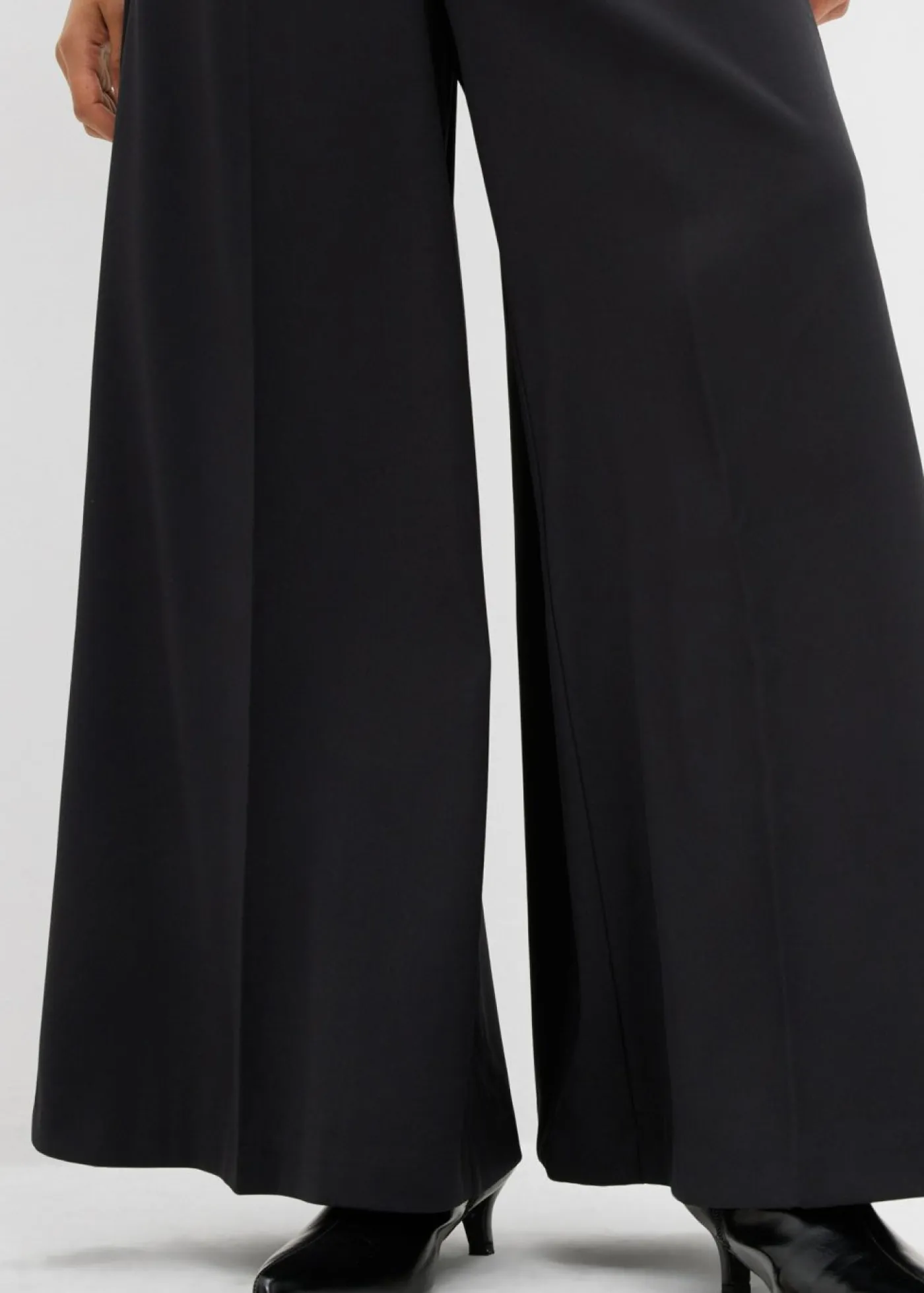 bonprix bonprix Esenciales|Pantalones>Pantalón ancho y fluido con cinturilla cómoda Negro