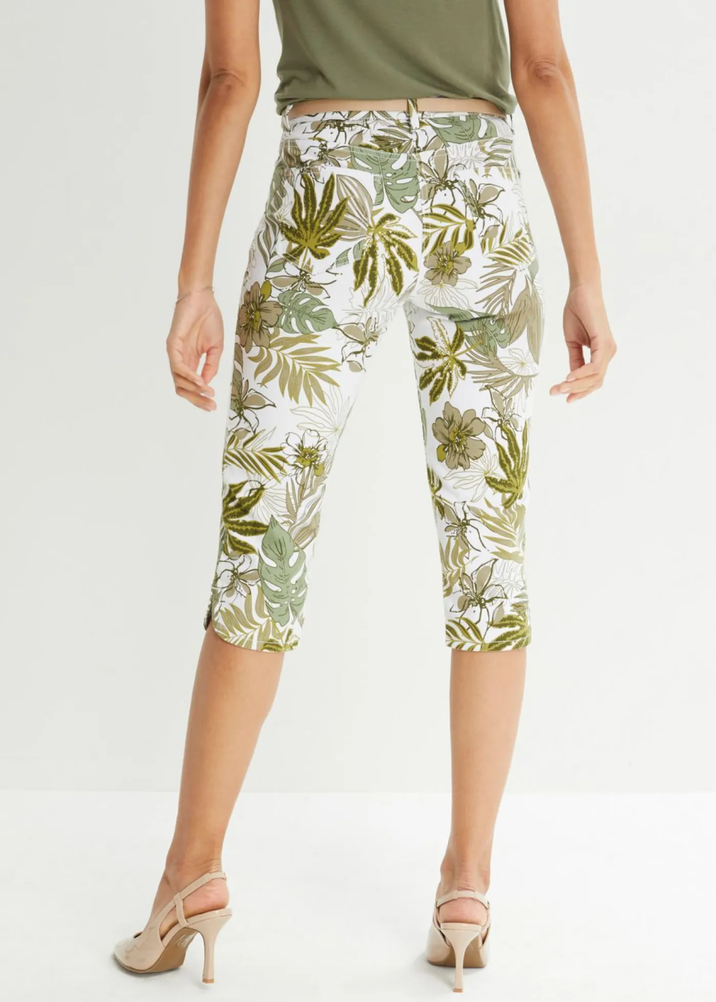 bonprix bonprix Pantalones>Pantalón capri Verde pino-blanco de flores