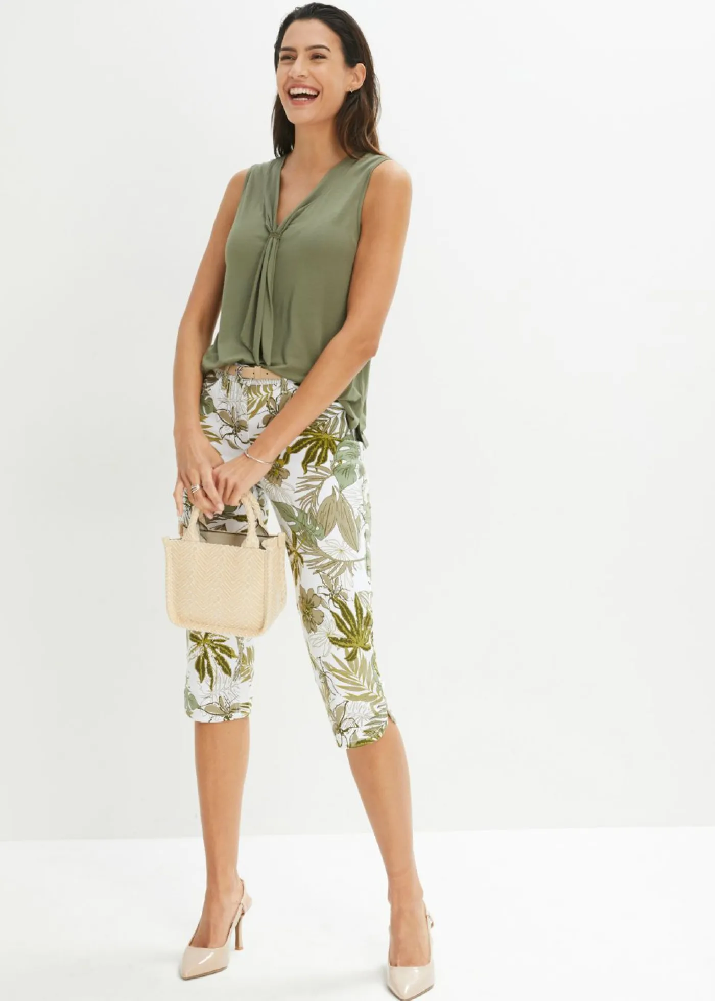 bonprix bonprix Pantalones>Pantalón capri Verde pino-blanco de flores