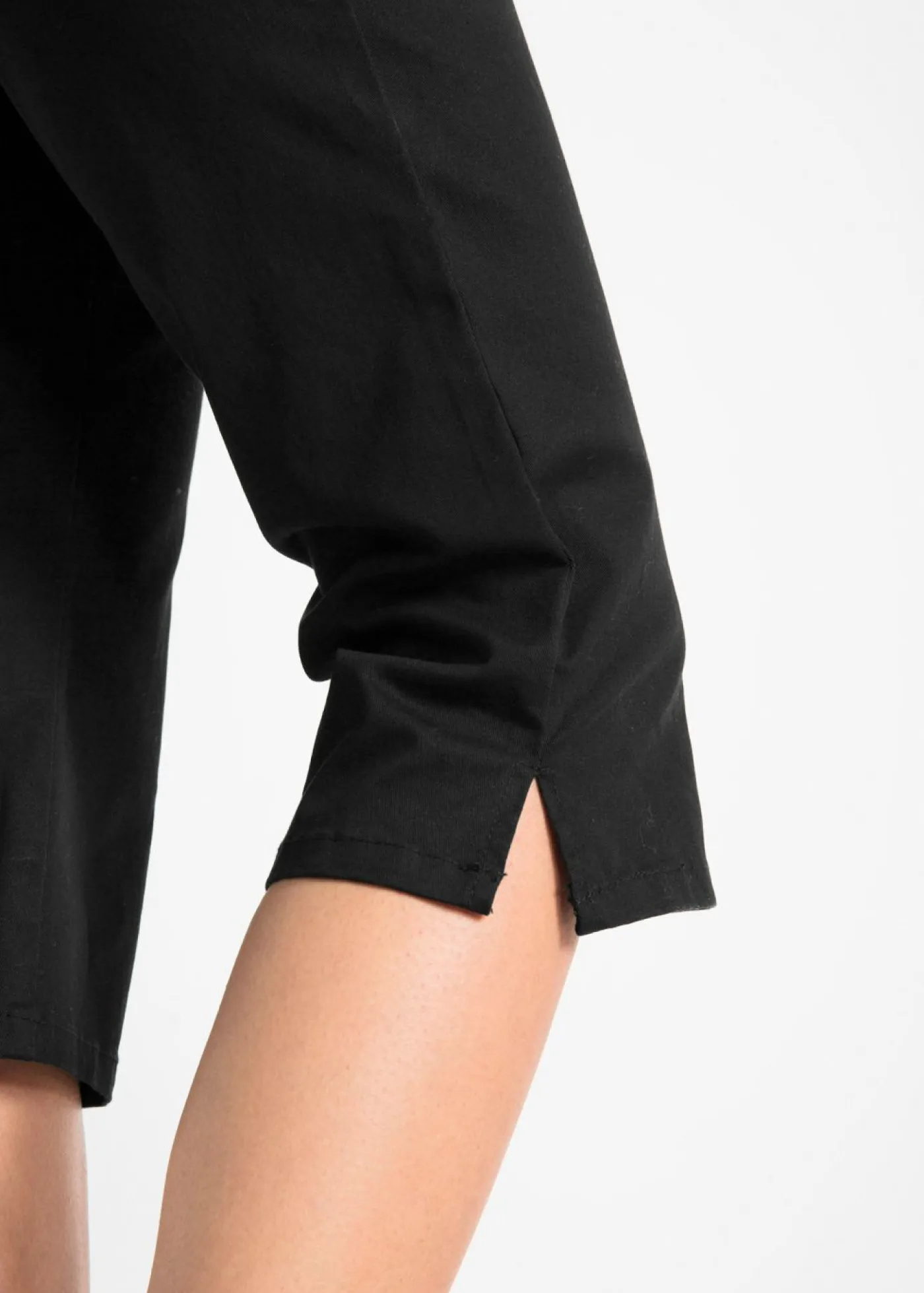 bonprix bonprix Pantalones>Pantalón capri de algodón con cintura cómoda y aberturas laterales Negro