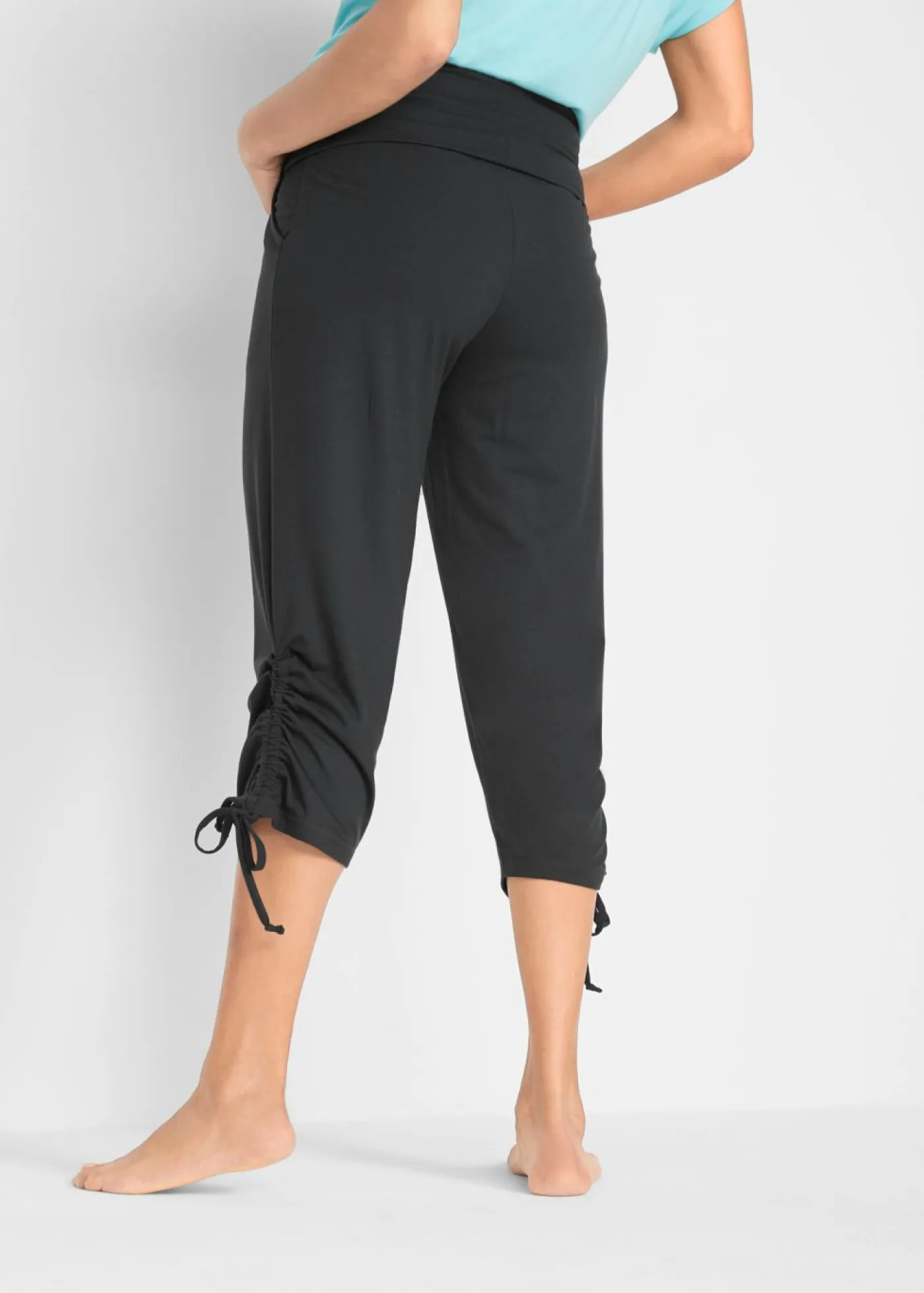 bonprix bonprix Ropa Deportiva|Pantalones>Pantalón capri de mezcla de viscosa con fruncido Negro