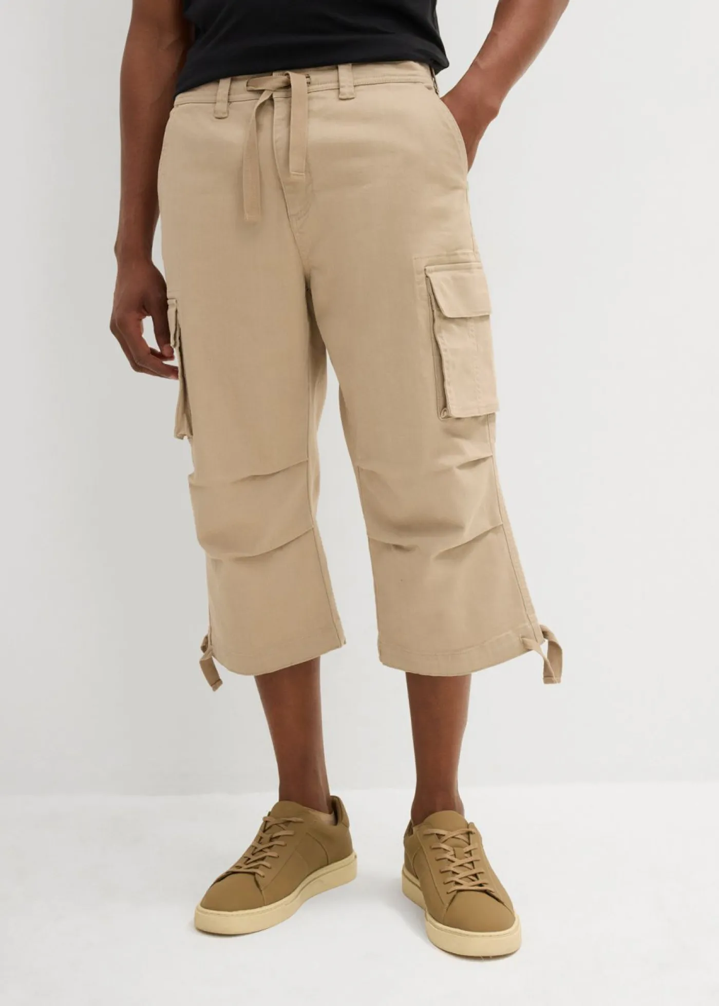 bonprix bonprix Pantalones>Pantalón capri elástico tipo cargo con corte holgado y ancho Arena