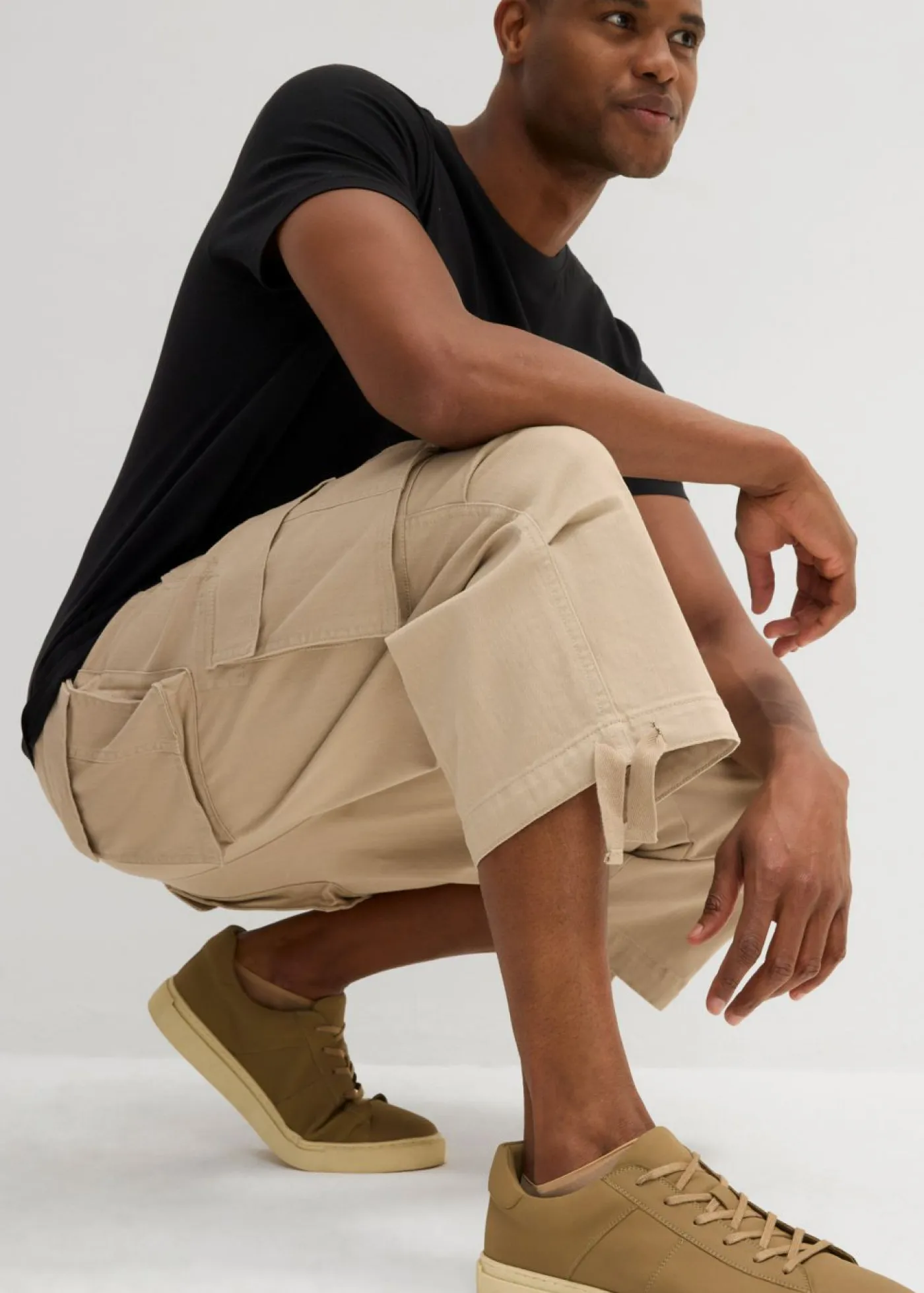 bonprix bonprix Pantalones>Pantalón capri elástico tipo cargo con corte holgado y ancho Arena