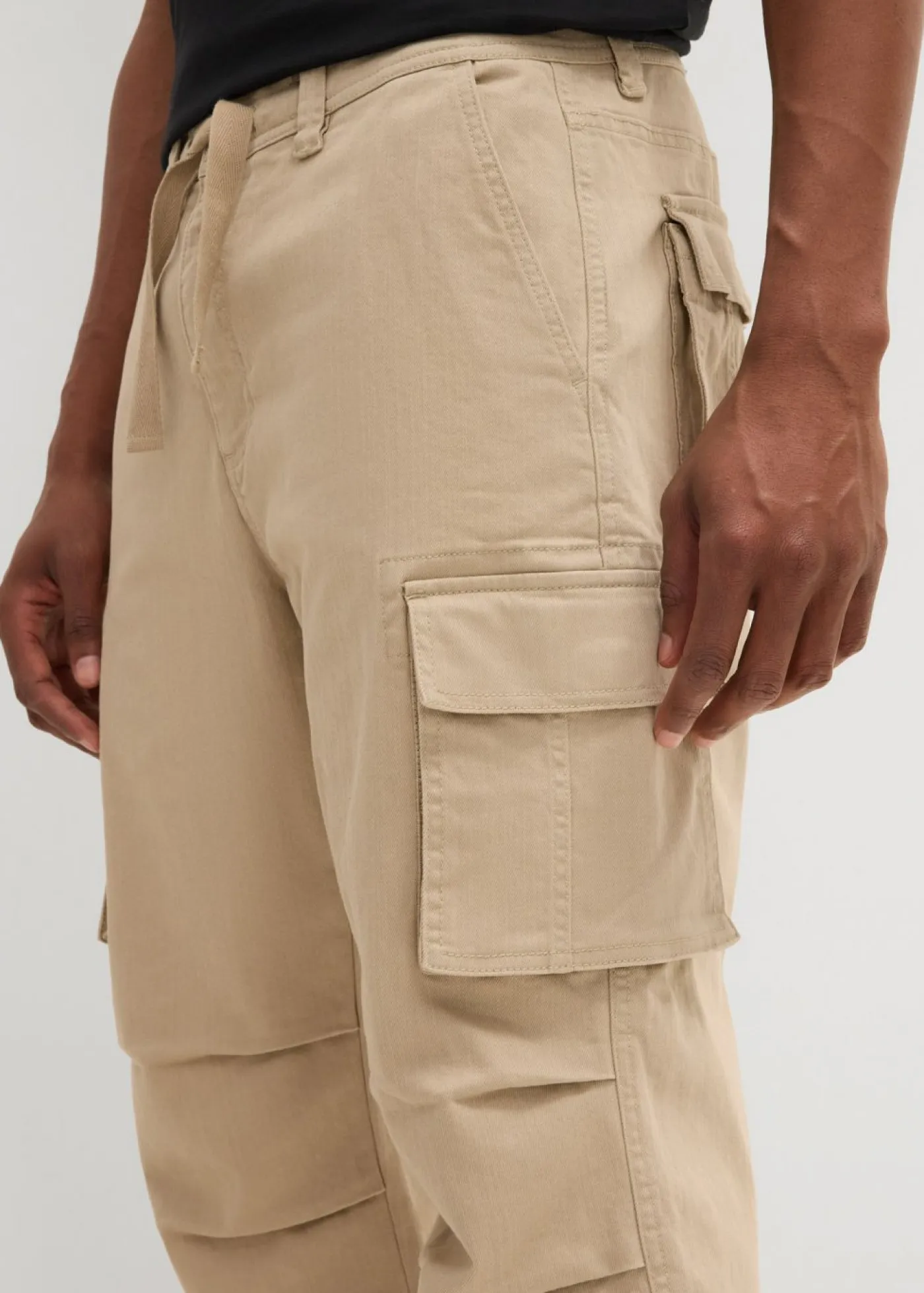 bonprix bonprix Pantalones>Pantalón capri elástico tipo cargo con corte holgado y ancho Arena