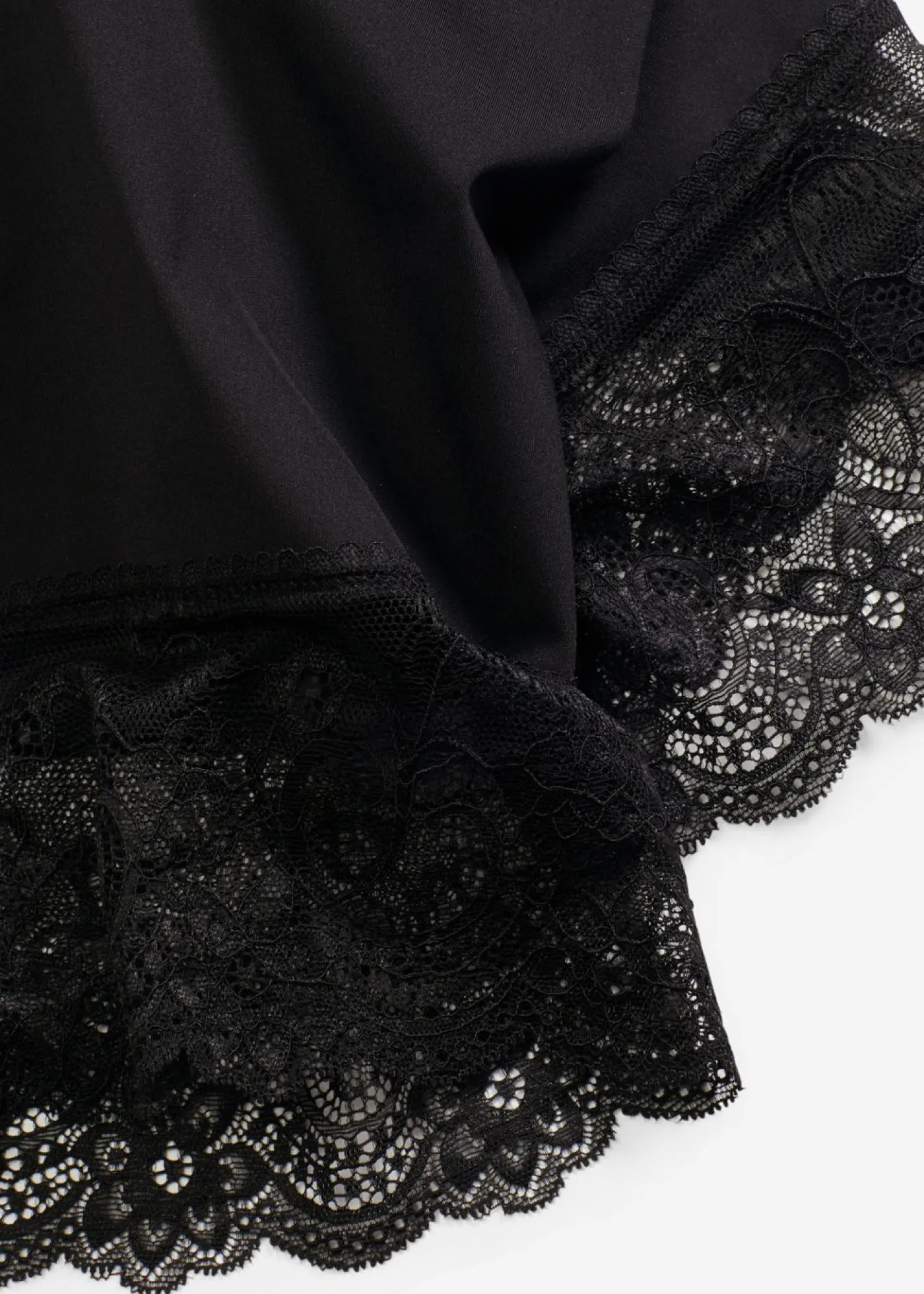 bonprix bonprix Shorts Moldeadores|Medias, Panties Y Calcetines>Pantalón ciclista antirrozaduras de poliamida con piernas de encaje Negro