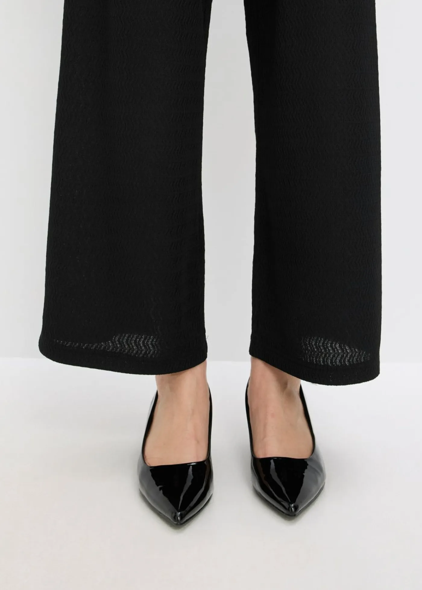 bonprix bonprix Pantalones>Pantalón con aplicaciones de perlas de punto estructurado Negro