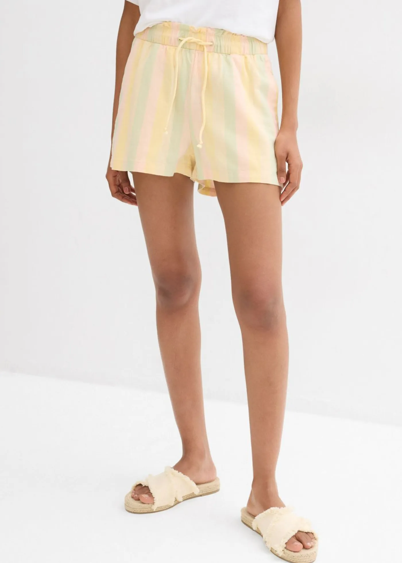 Mujer bonprix bonprix Pantalón corto de mezcla de lino vaporoso