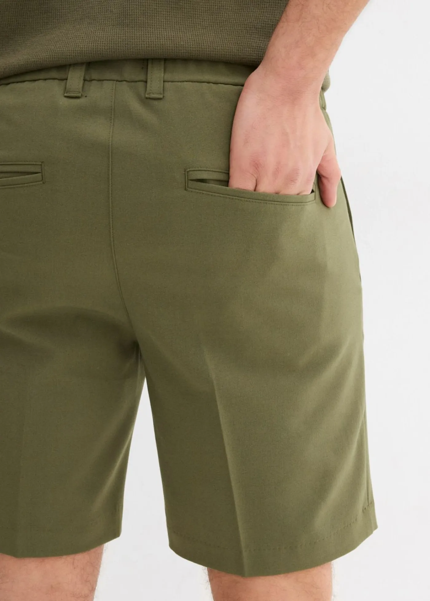 bonprix bonprix Shorts|Pantalones>Pantalón corto elegante con corte relajado Verde oliva oscuro