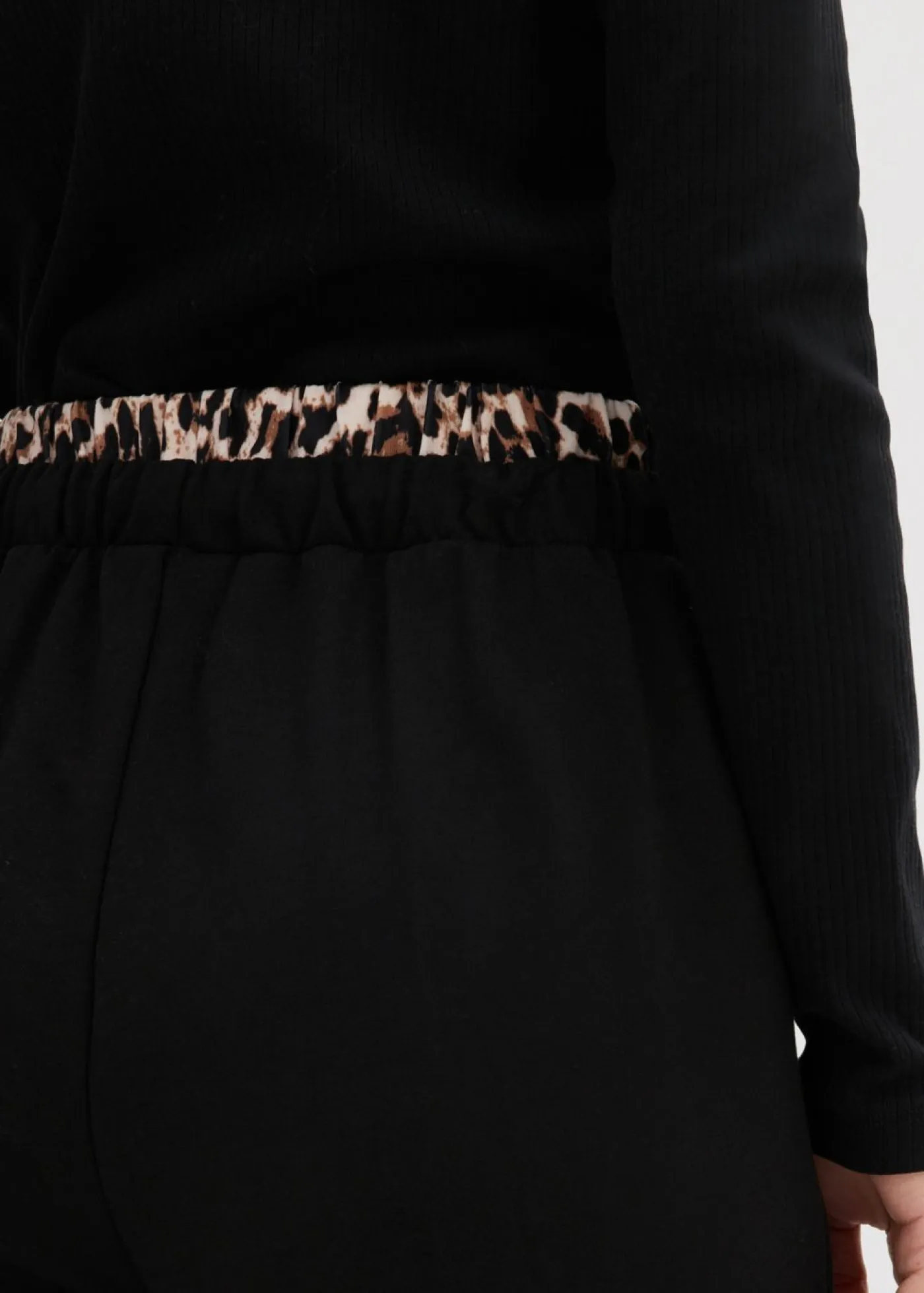 Mujer bonprix bonprix Pantalón de chándal ancho con cintura en contraste