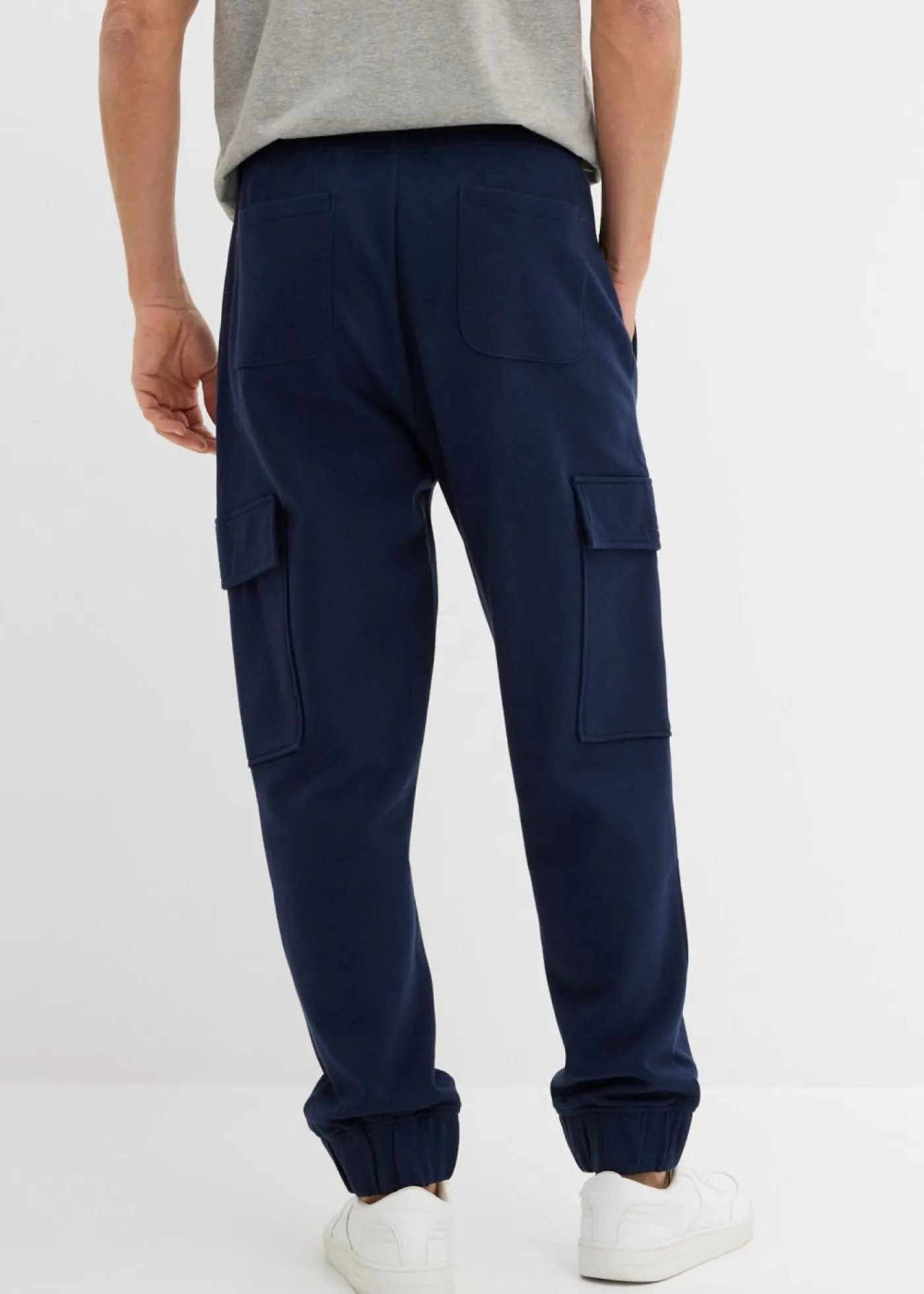 Hombre bonprix bonprix Pantalón de chándal con bolsillos tipo cargo y corte holgado