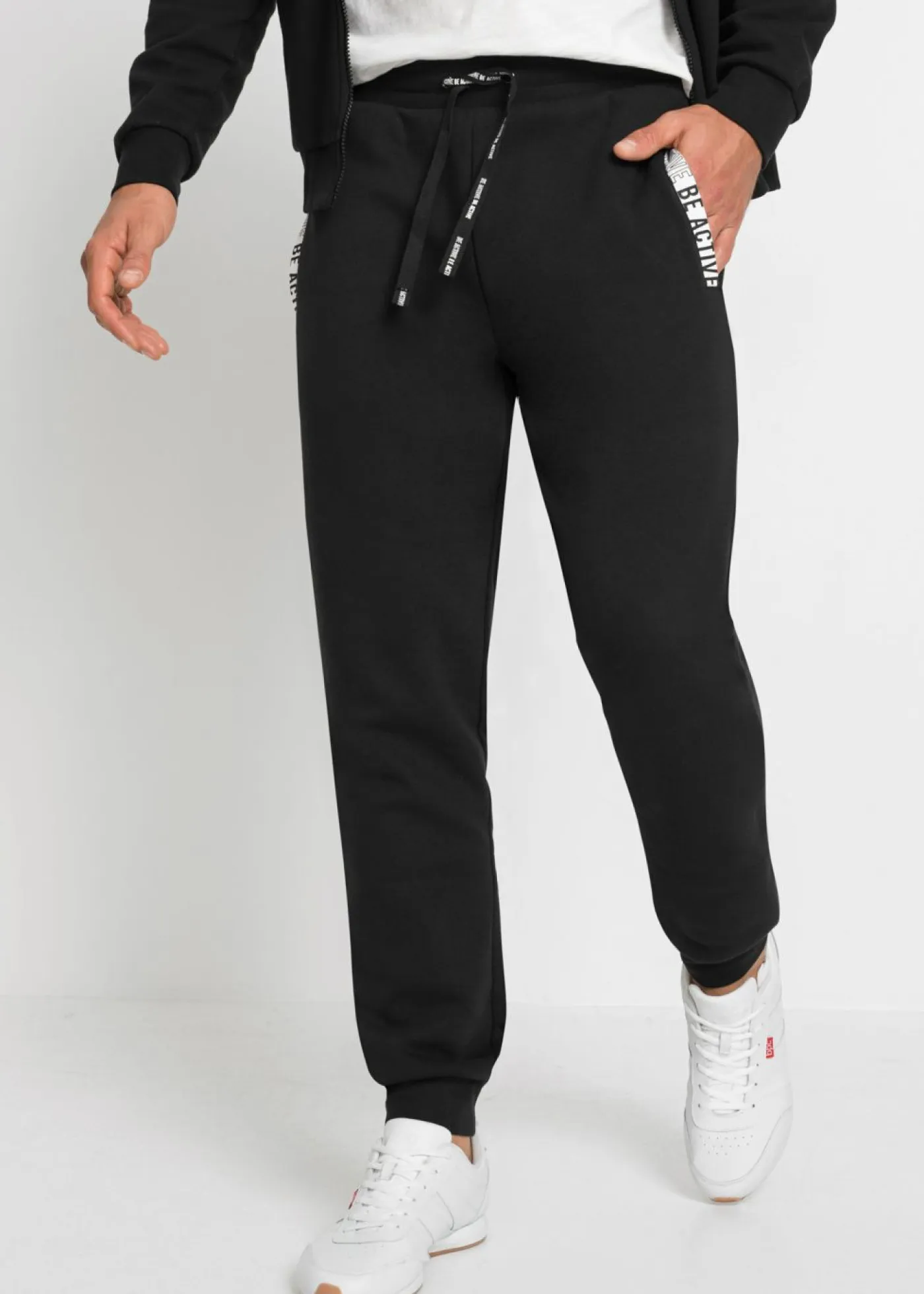 bonprix bonprix Ropa Deportiva|Pantalones>Pantalón de chándal con detalles deportivos Negro