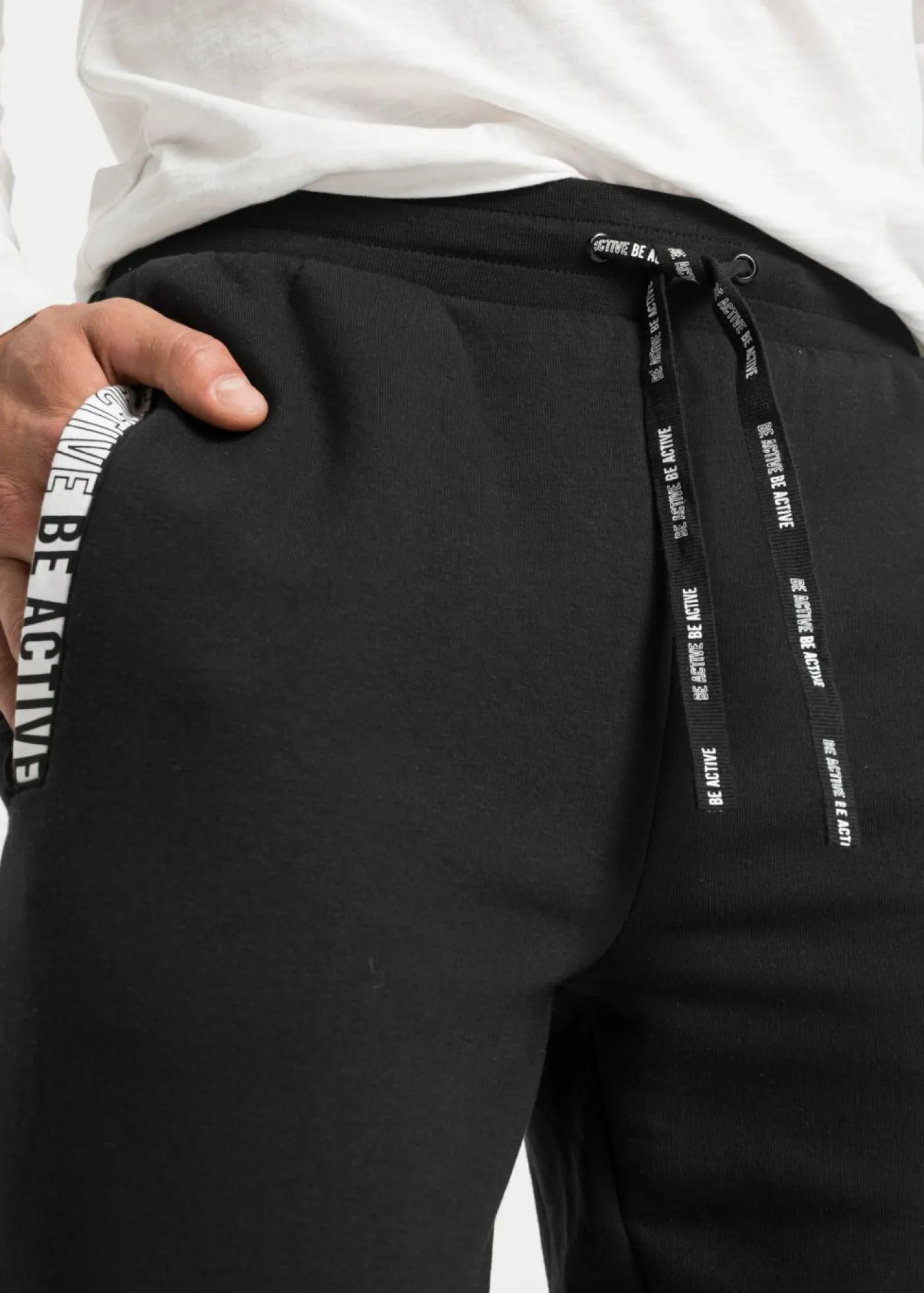 bonprix bonprix Ropa Deportiva|Pantalones>Pantalón de chándal con detalles deportivos Negro
