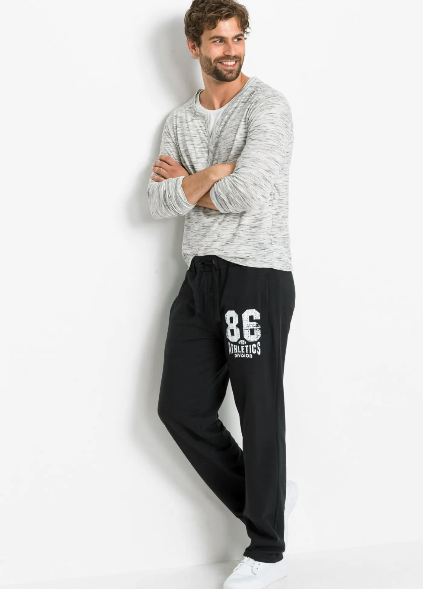 Hombre bonprix bonprix Pantalón de chándal con detalles deportivos de algodón orgánico puro