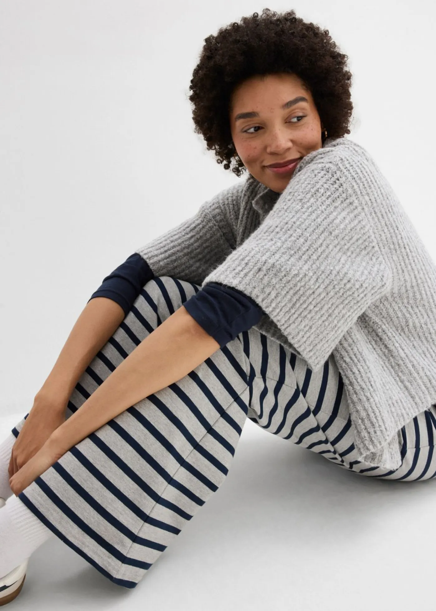 bonprix bonprix Básicos|Ropa Cómoda>Pantalón de chándal de algodón ecológico puro gris claro jaspeado-azul marino con rayas