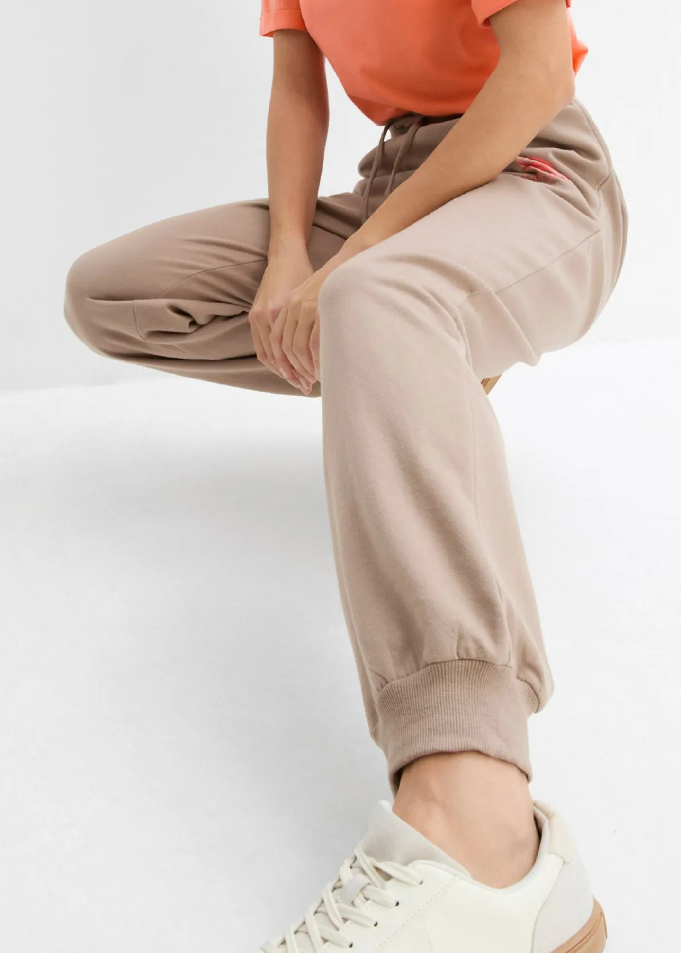 bonprix bonprix Ropa Cómoda|Pantalones>Pantalón de chándal de algodón puro marrón grisáceo-salmón