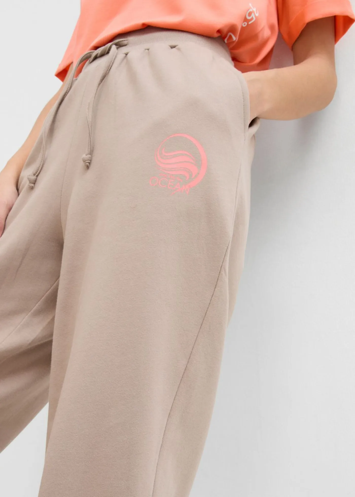 bonprix bonprix Ropa Cómoda|Pantalones>Pantalón de chándal de algodón puro marrón grisáceo-salmón