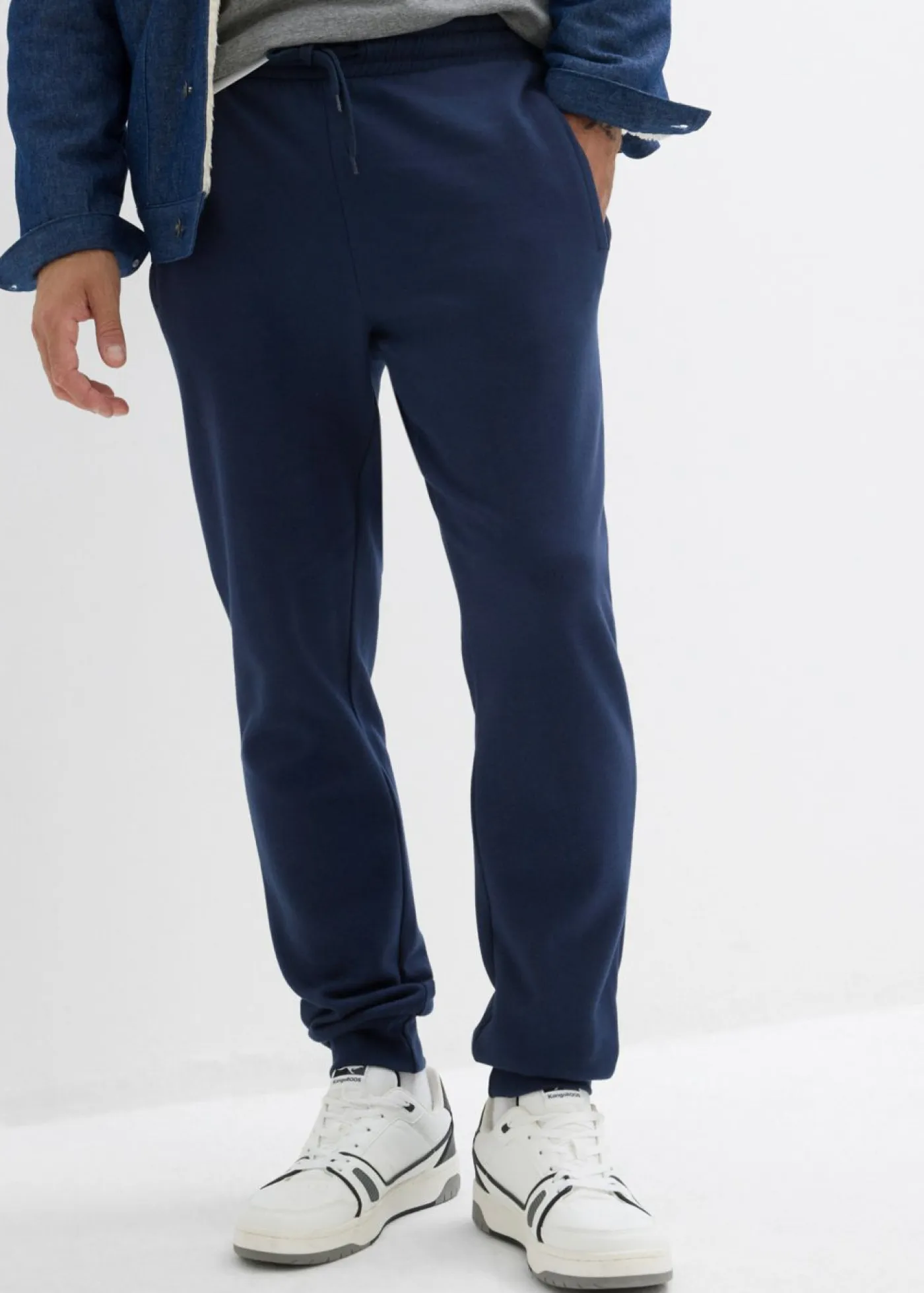 bonprix bonprix Básicos En Rebajas|Ropa Deportiva>Pantalón de chándal de algodón orgánico puro con corte regular Azul marino