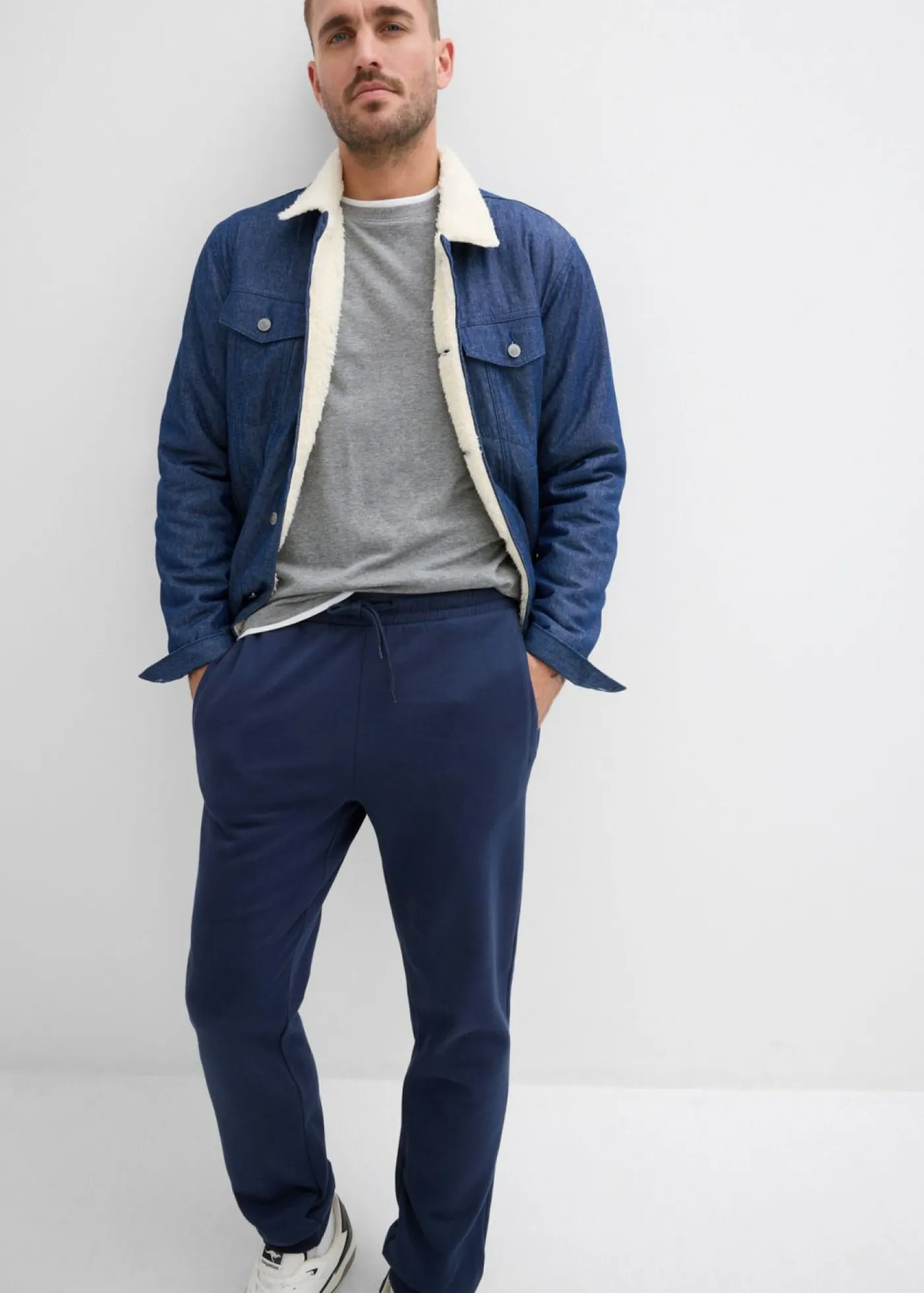 bonprix bonprix Básicos En Rebajas|Ropa Deportiva>Pantalón de chándal de algodón orgánico puro con corte regular Azul marino