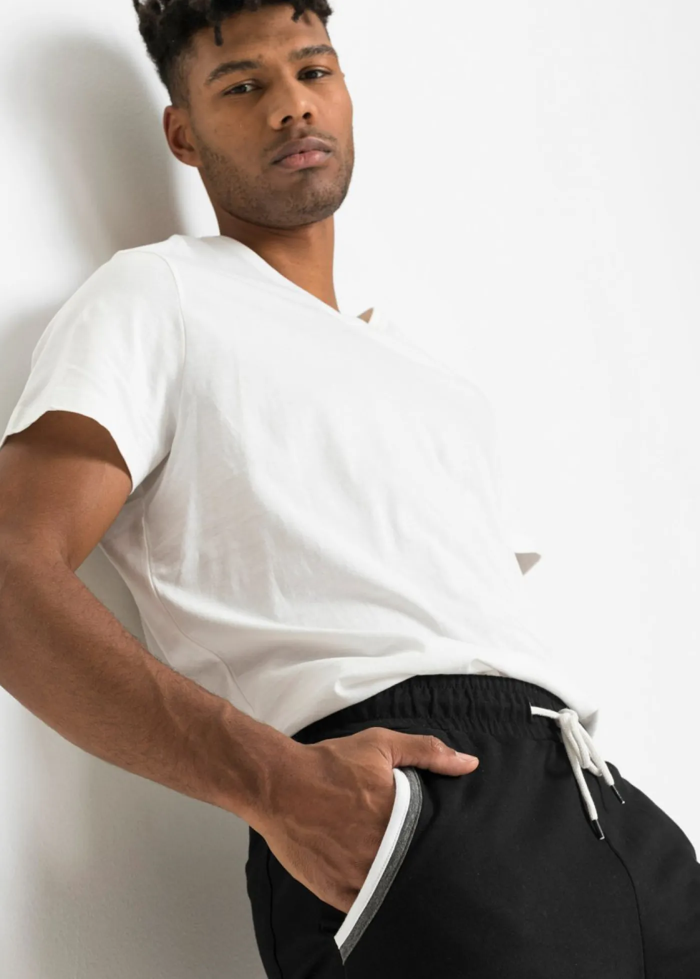 bonprix bonprix Básicos En Rebajas|Ropa Deportiva>Pantalón de chándal de algodón puro con detalles en contraste Negro