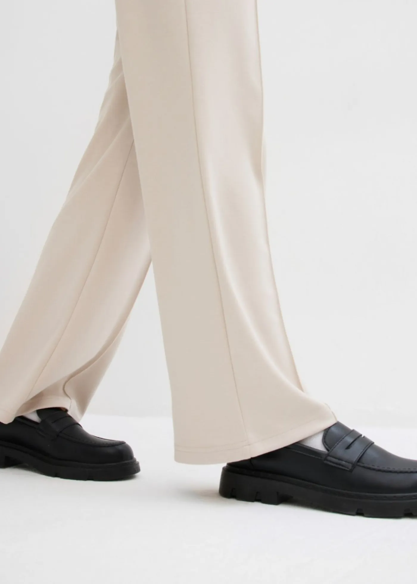 bonprix bonprix Ropa Cómoda|Pantalones>Pantalón de chándal de mezcla de viscosa suave gris piedra