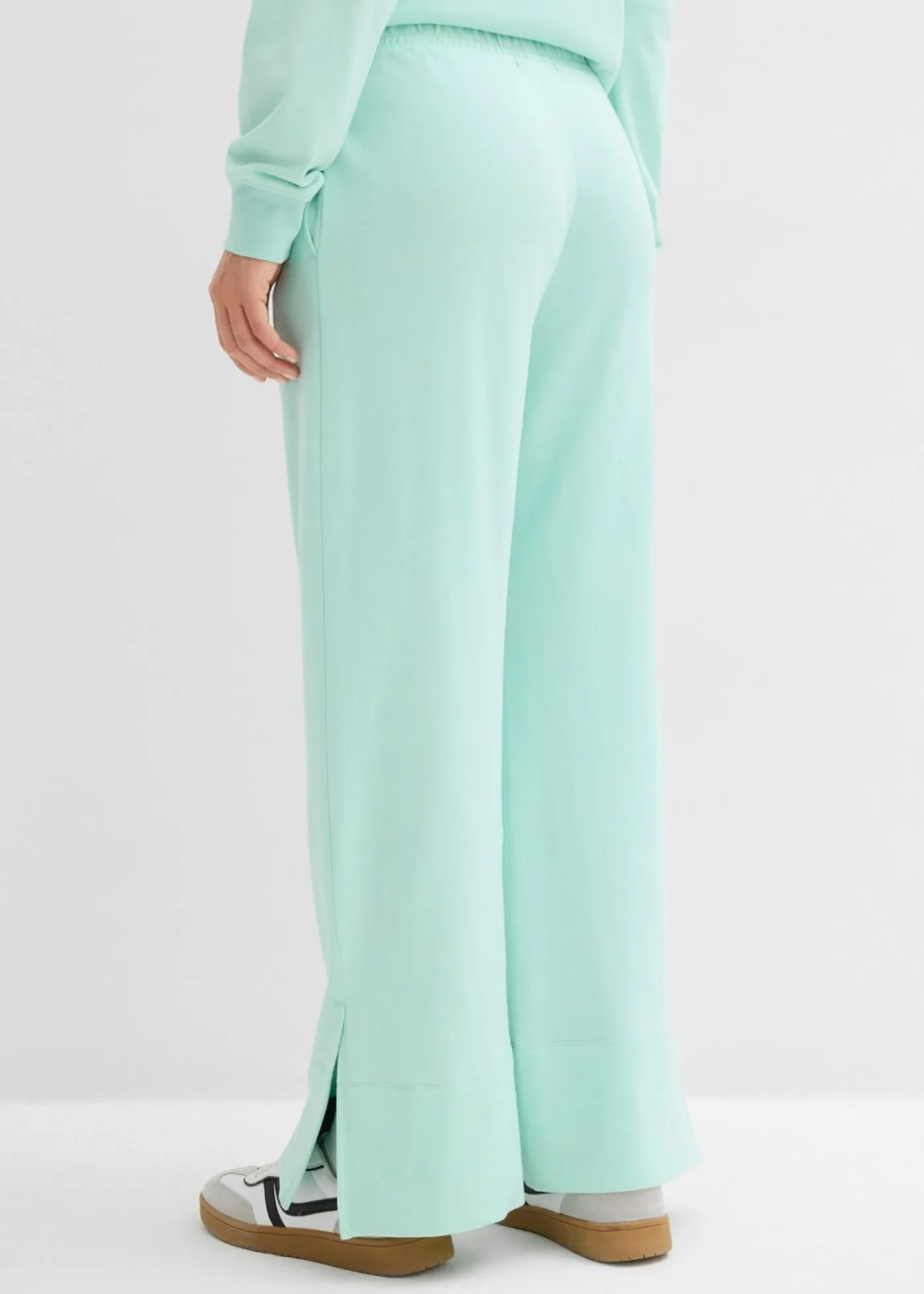 bonprix bonprix Ropa Cómoda|Pantalones>Pantalón de chándal de mezcla de algodón Menta claro