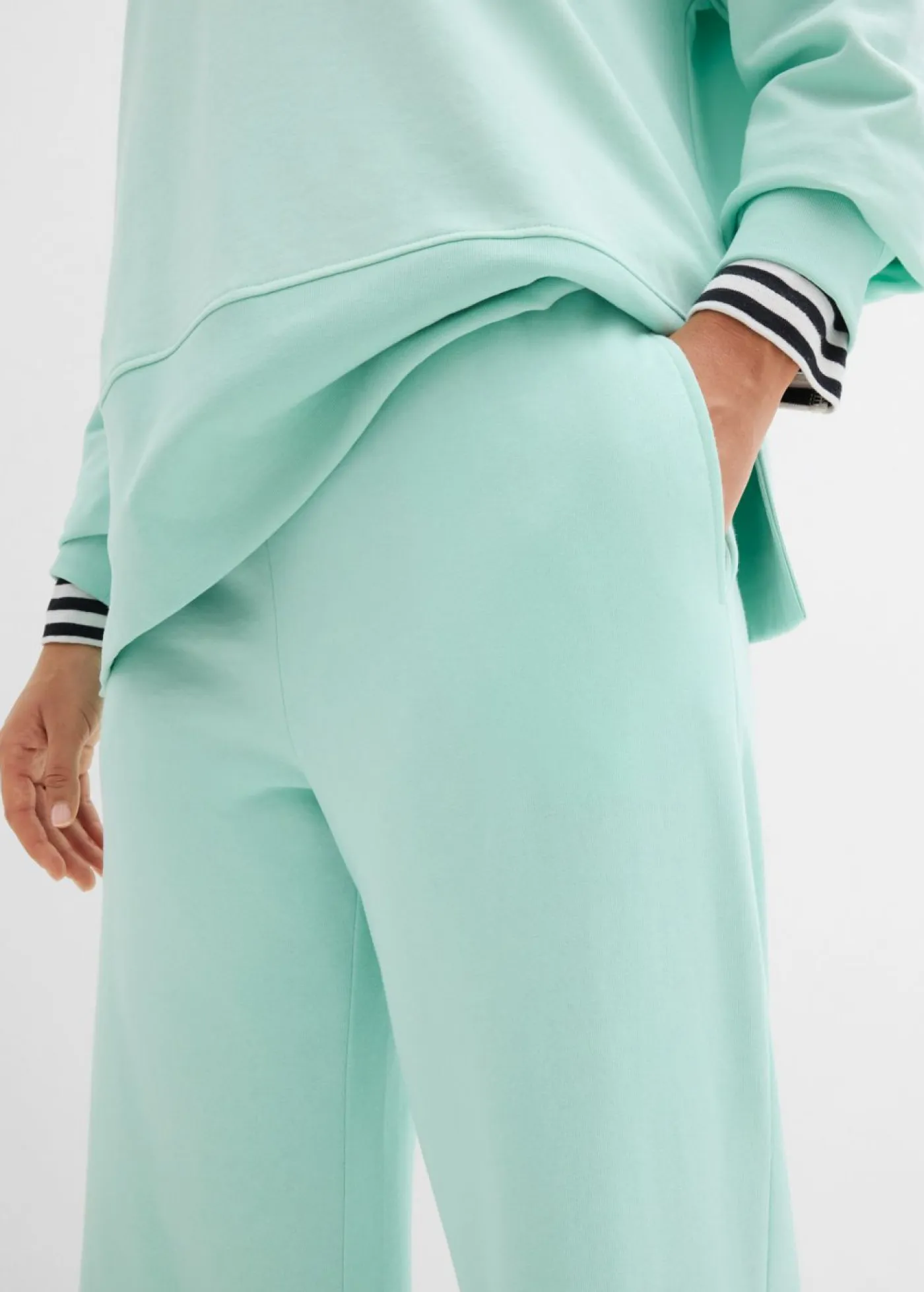bonprix bonprix Ropa Cómoda|Pantalones>Pantalón de chándal de mezcla de algodón Menta claro