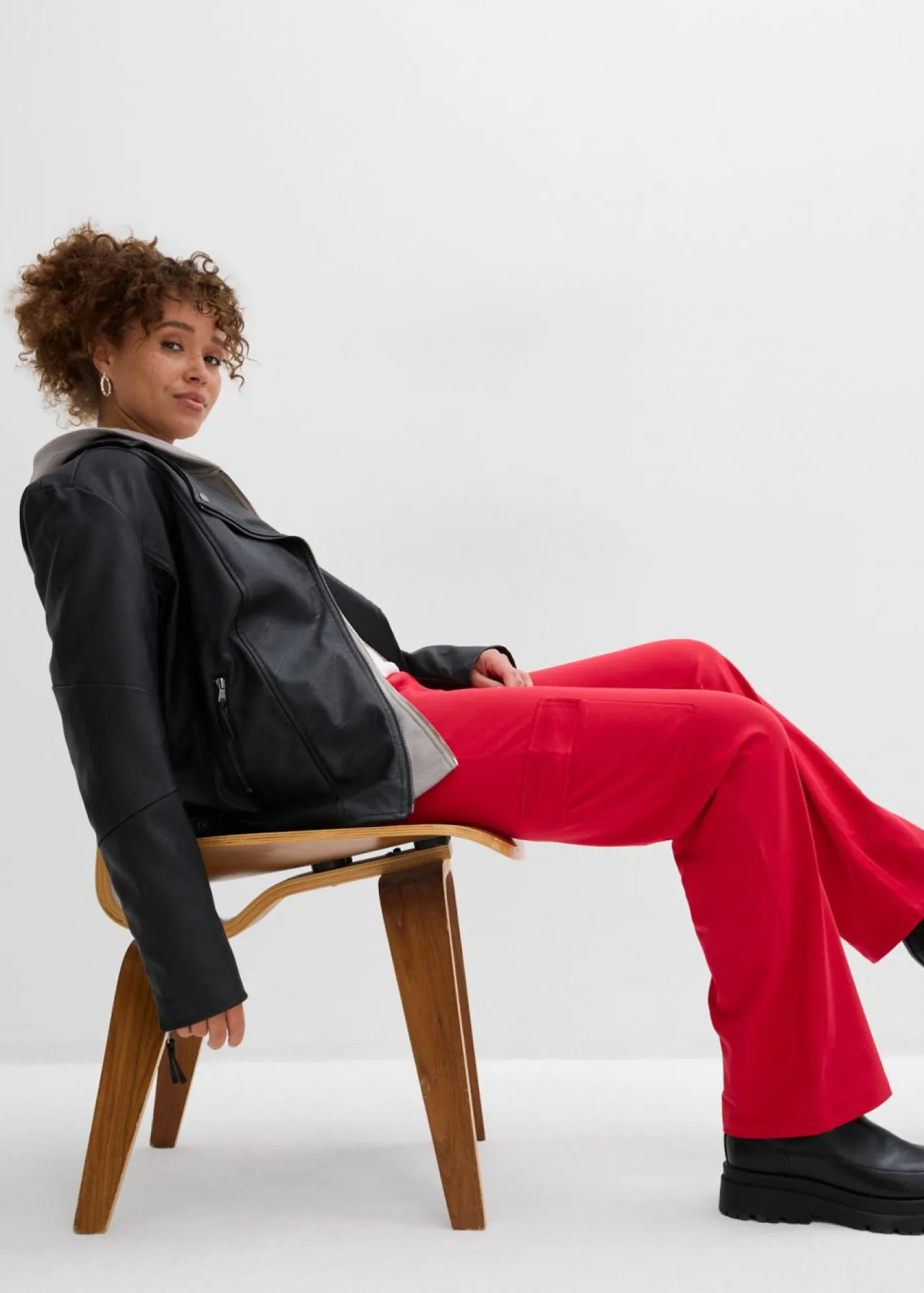 bonprix bonprix Ropa Deportiva|Ropa Cómoda>Pantalón de chándal en mezcla de algodón elástico Rojo