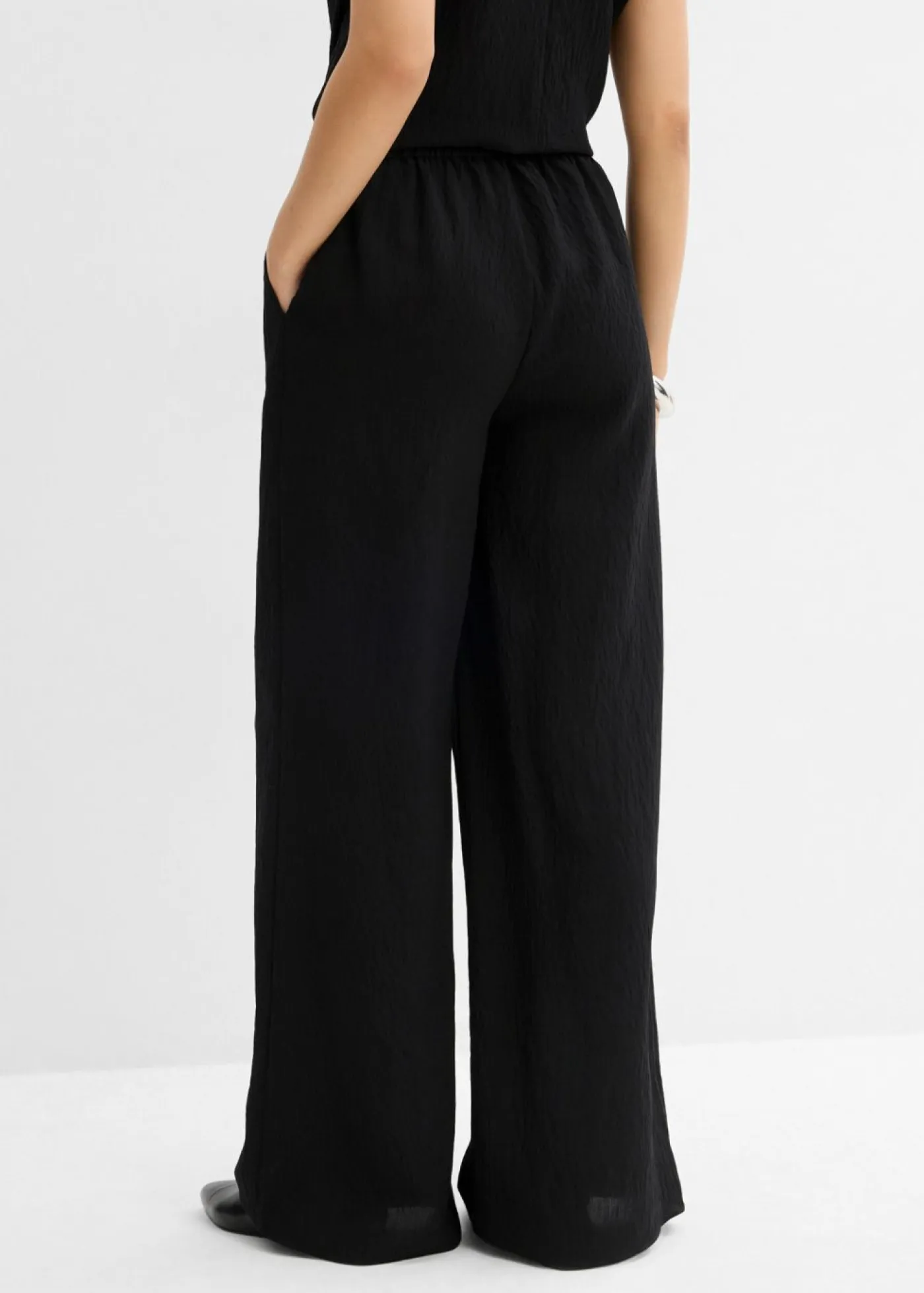 bonprix bonprix Conjuntos De Ropa|Esenciales>Pantalón de mezcla arrugada de viscosa con estructura Negro