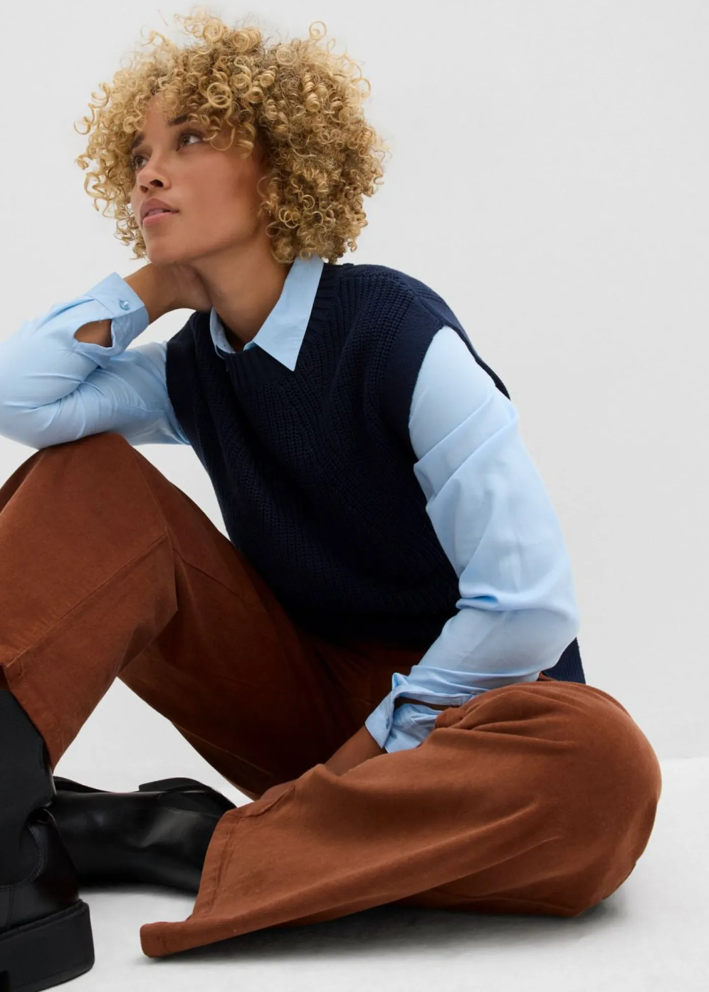 bonprix bonprix Pantalones>Pantalón de pana con cintura cómoda, high waist marrón ladrillo