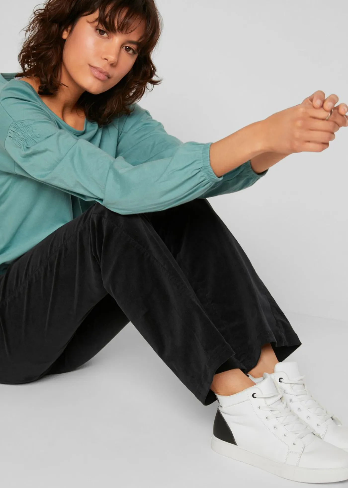 bonprix bonprix Pantalones>Pantalón de pana elástico con cómoda cintura high waist Negro