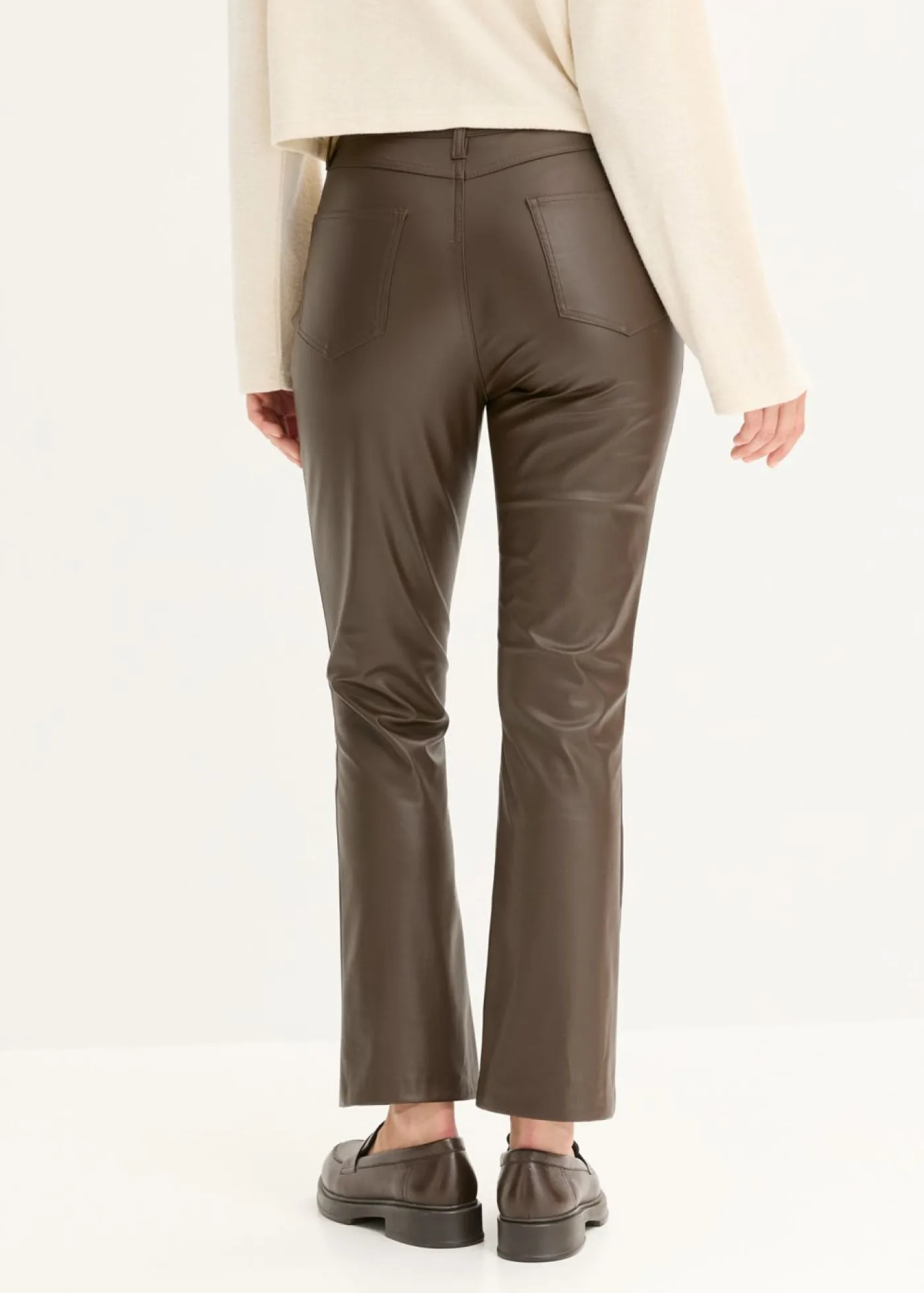 bonprix bonprix Pantalones>Pantalón de piel sintética Marrón oscuro