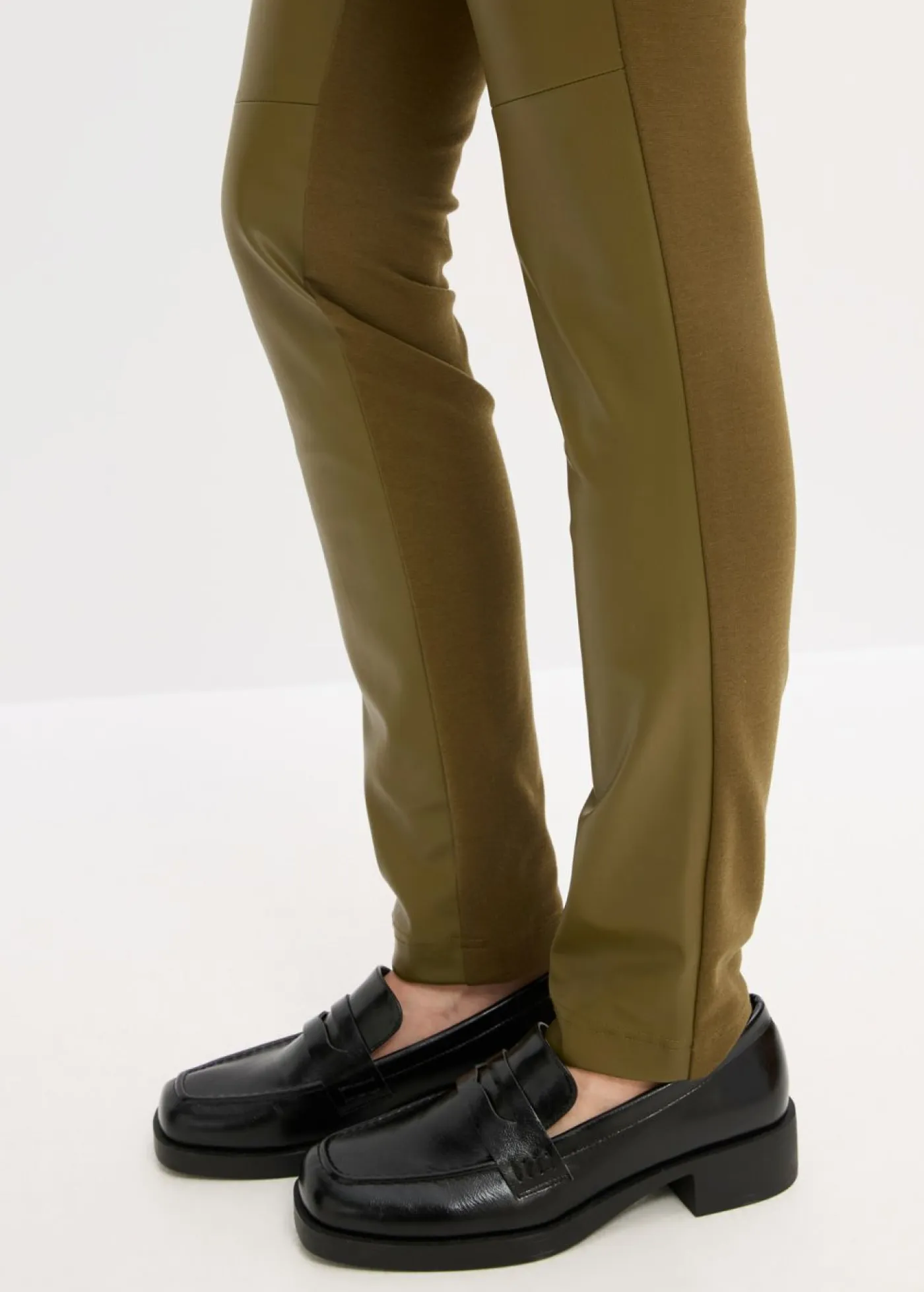 bonprix bonprix Pantalones>Pantalón de piel sintética en mezcla Punto di Roma Oliva