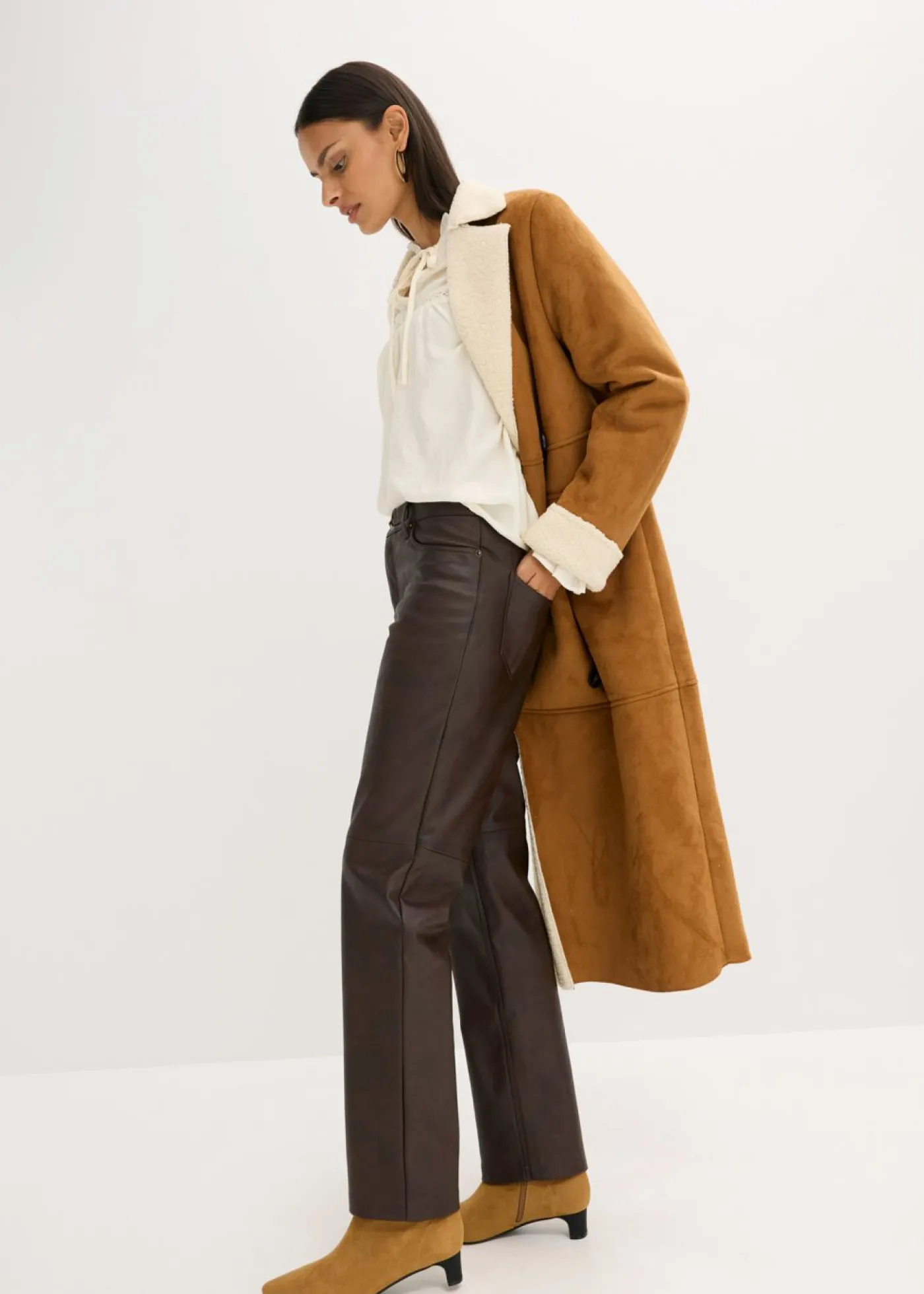 Mujer bonprix bonprix Pantalón de piel sintética con efecto desgastado