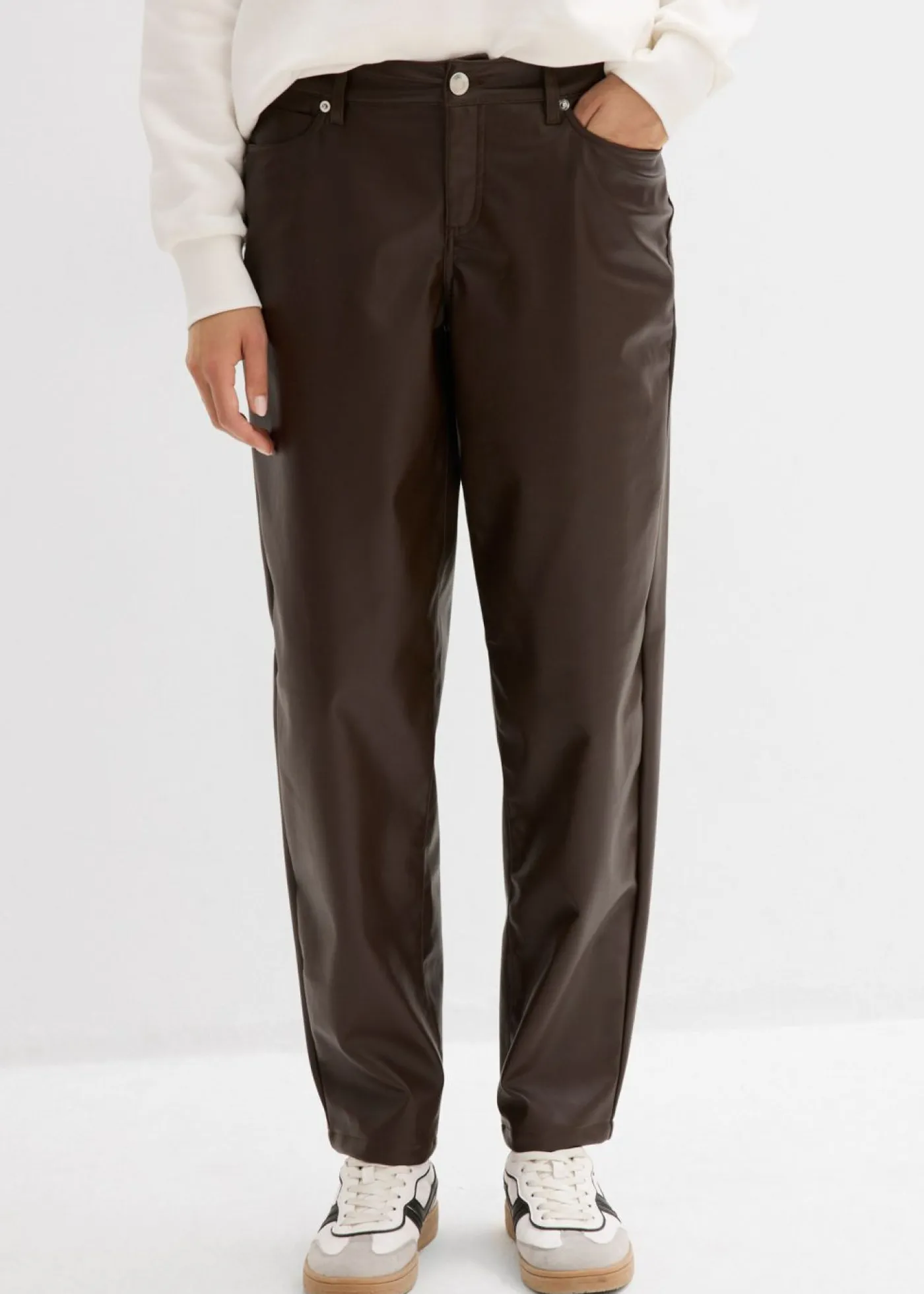 Mujer bonprix bonprix Pantalón de piel sintético con corte barrel y talle medio