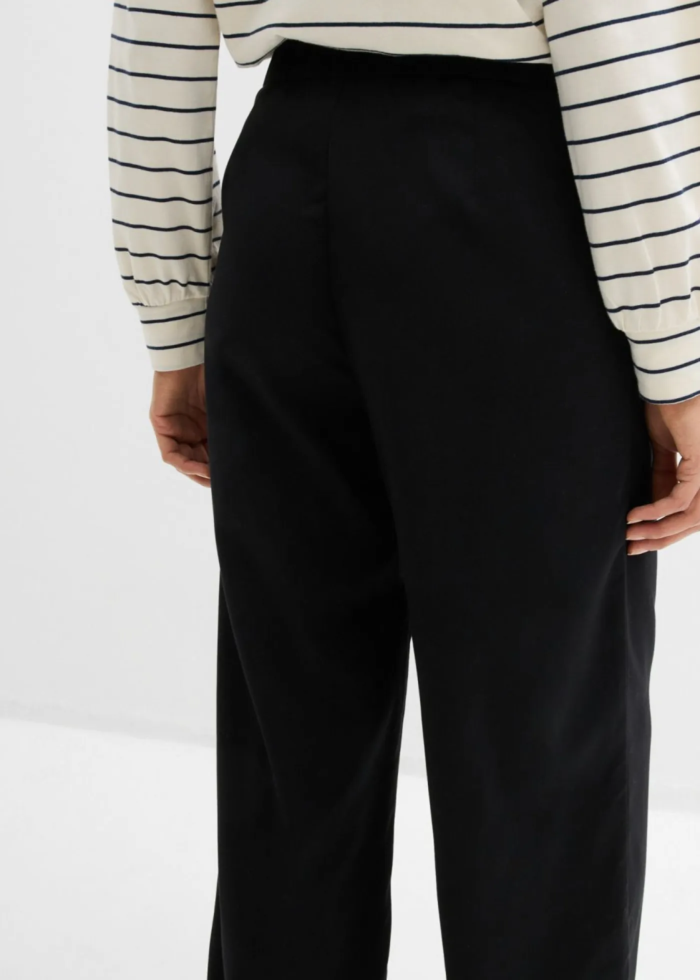 bonprix bonprix Pantalones>Pantalón de pinzas con viscosa Negro