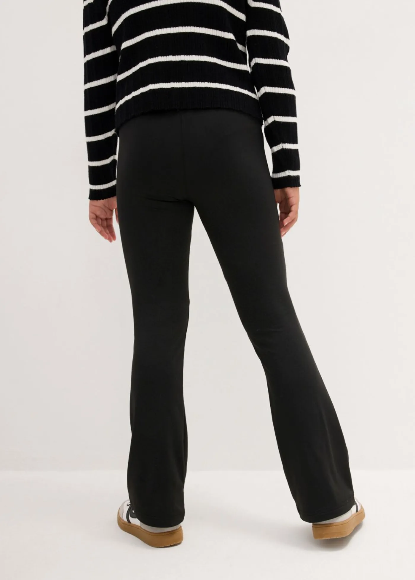 Niños bonprix bonprix Pantalón de punto acampanado con interior cepillado