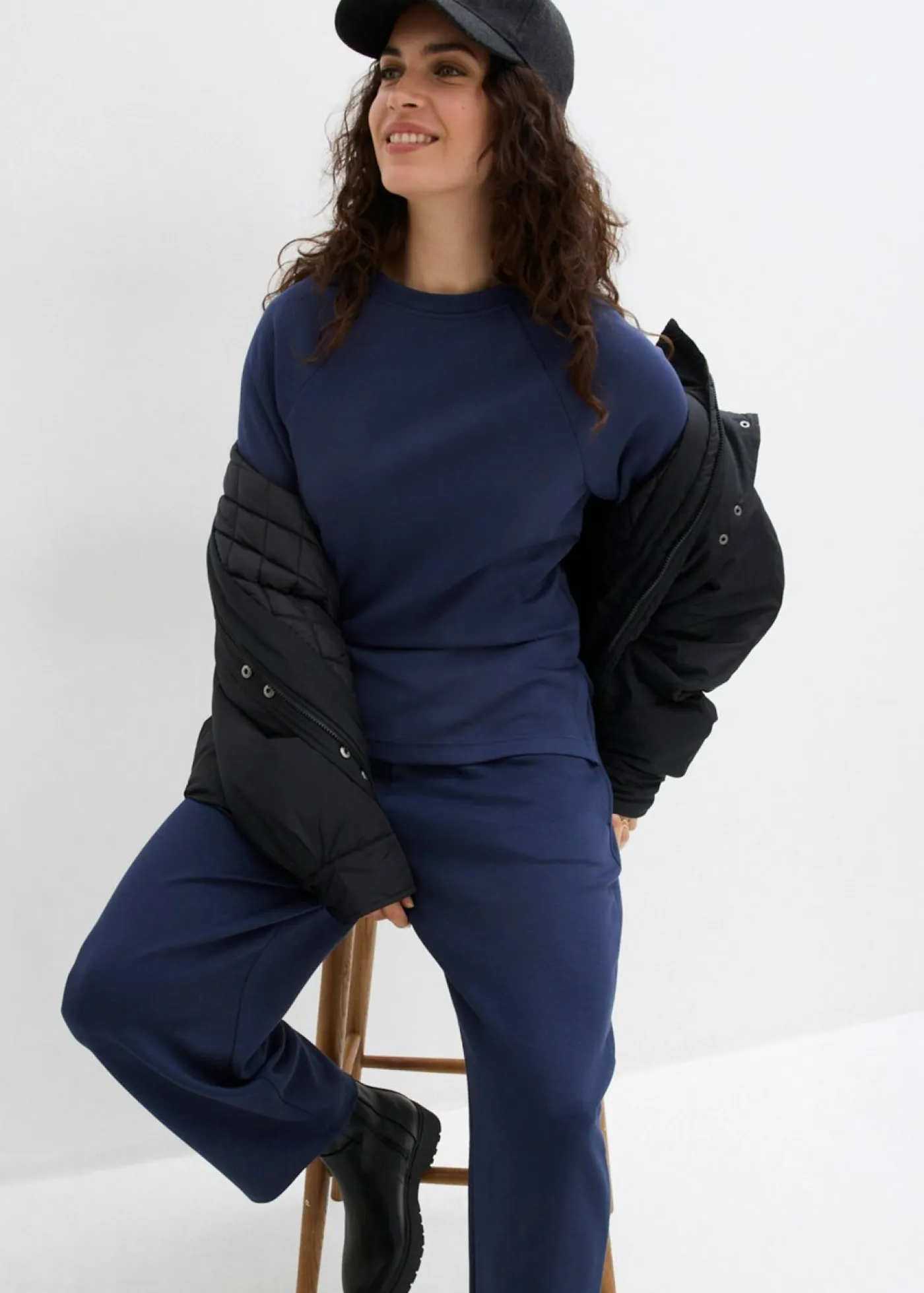 bonprix bonprix Pantalones>Pantalón de punto de neopreno con corte barrel Azul marino