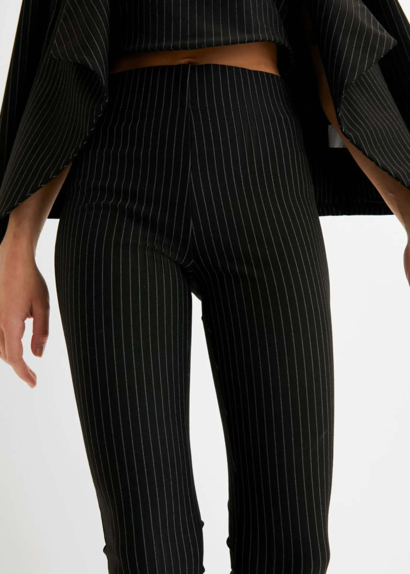 bonprix bonprix Pantalones>Pantalón de rayas Negro-gris con rayas verticales