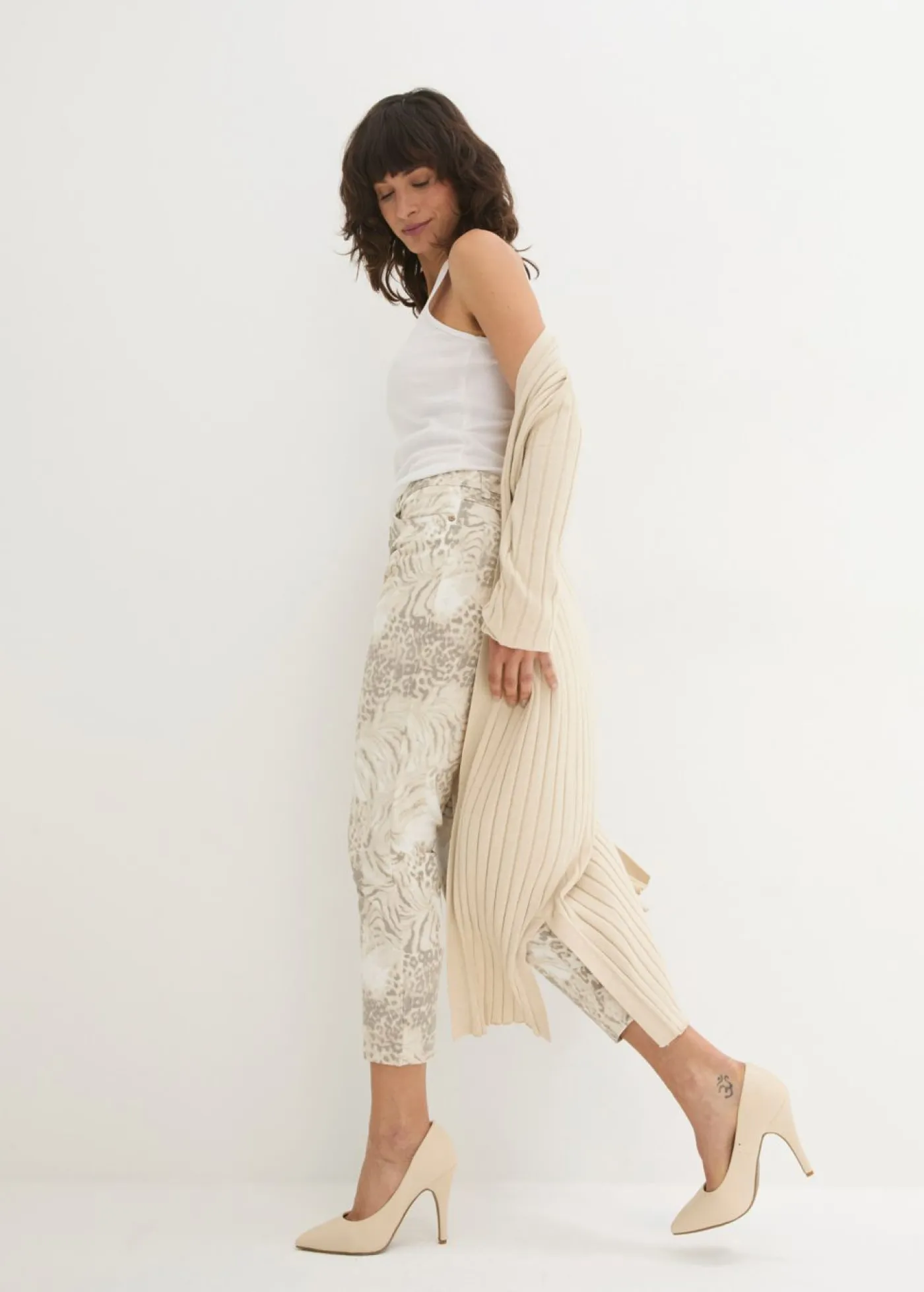 bonprix bonprix Pantalones>Pantalón elástico capri con estampado estampado leo beige