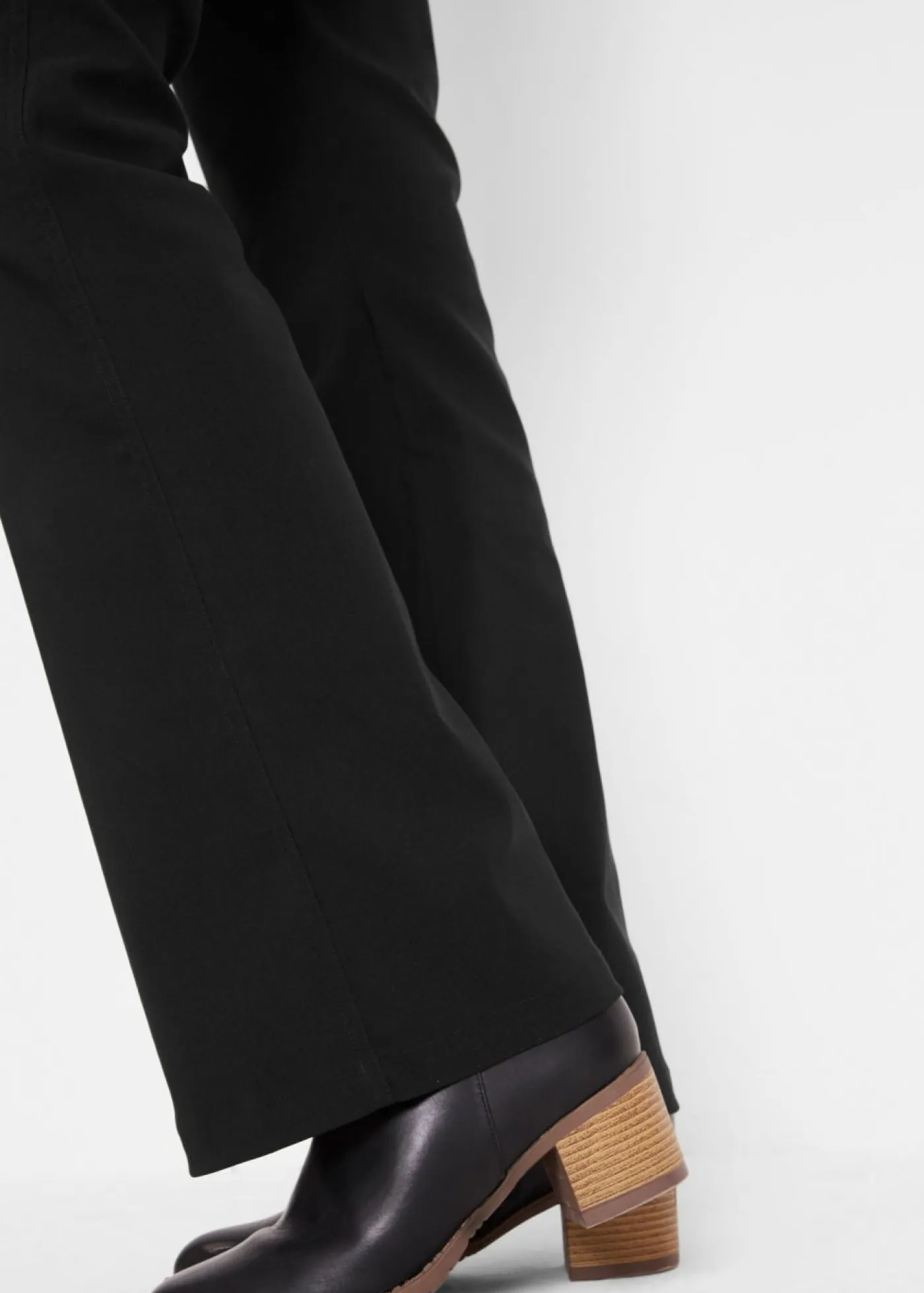 bonprix bonprix Pantalones>Pantalón elástico con viscosa Negro