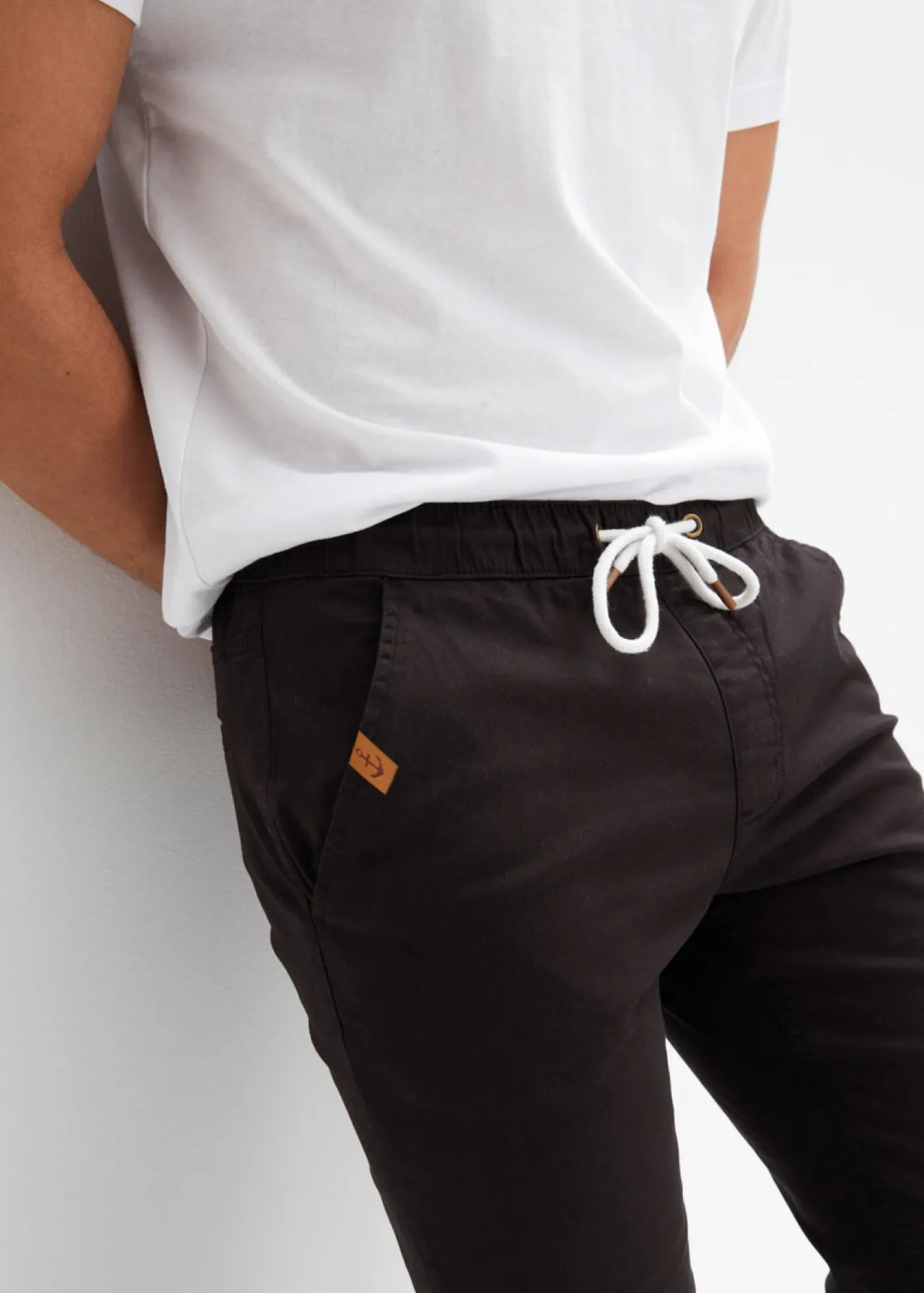 bonprix bonprix Pantalones>Pantalón elástico de corte regular y recto Negro