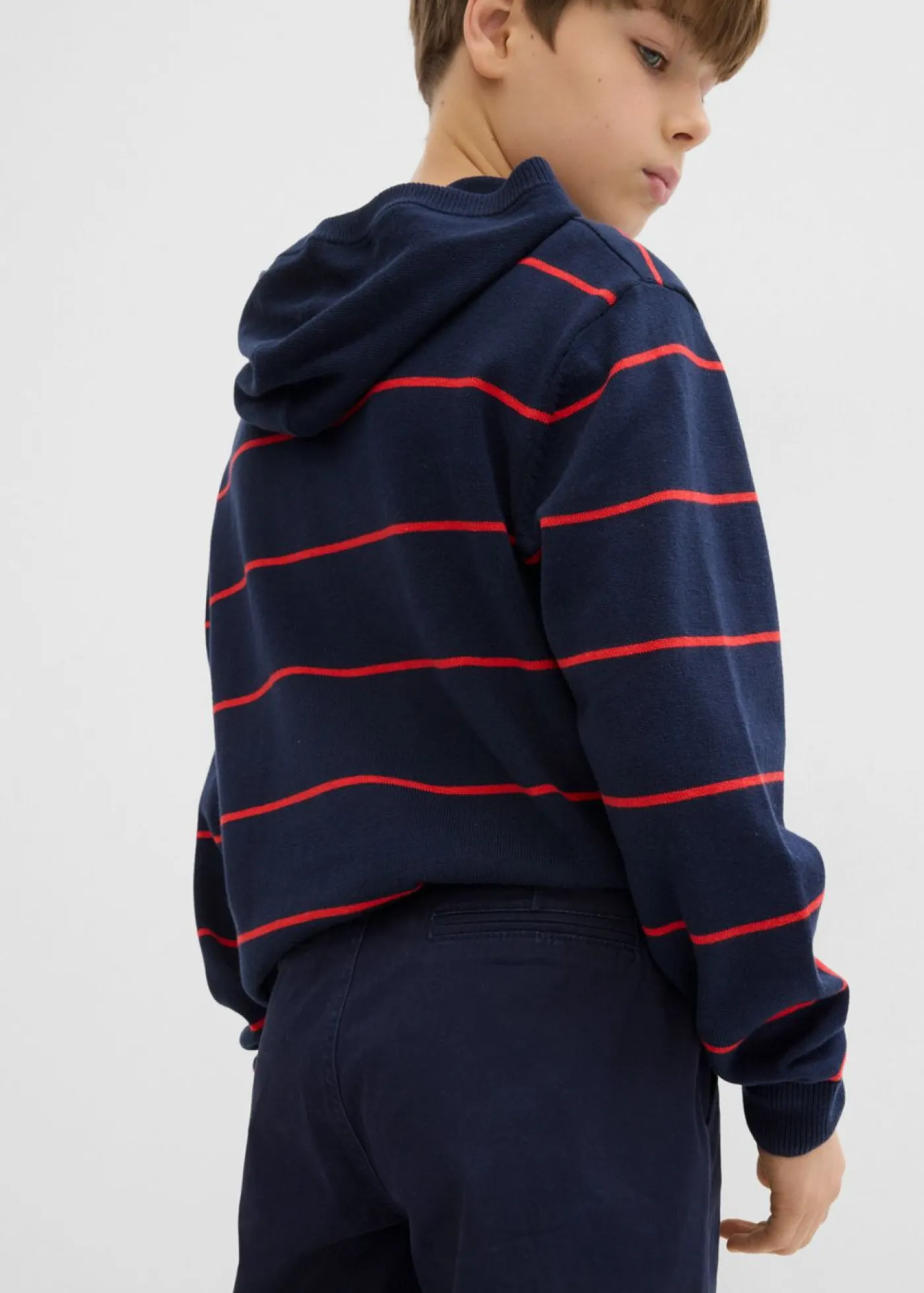 Niños bonprix bonprix Pantalón elástico tipo chino con cintura ajustable y corte ajustado/recto