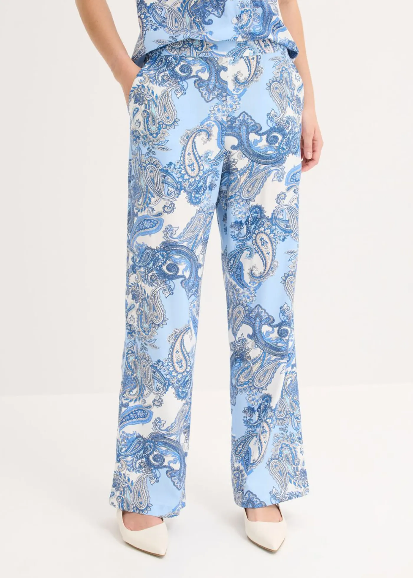 bonprix bonprix Conjuntos De Ropa|Pantalones>Pantalón estampado de viscosa fluida Blanco/azul claro con patrón paisley