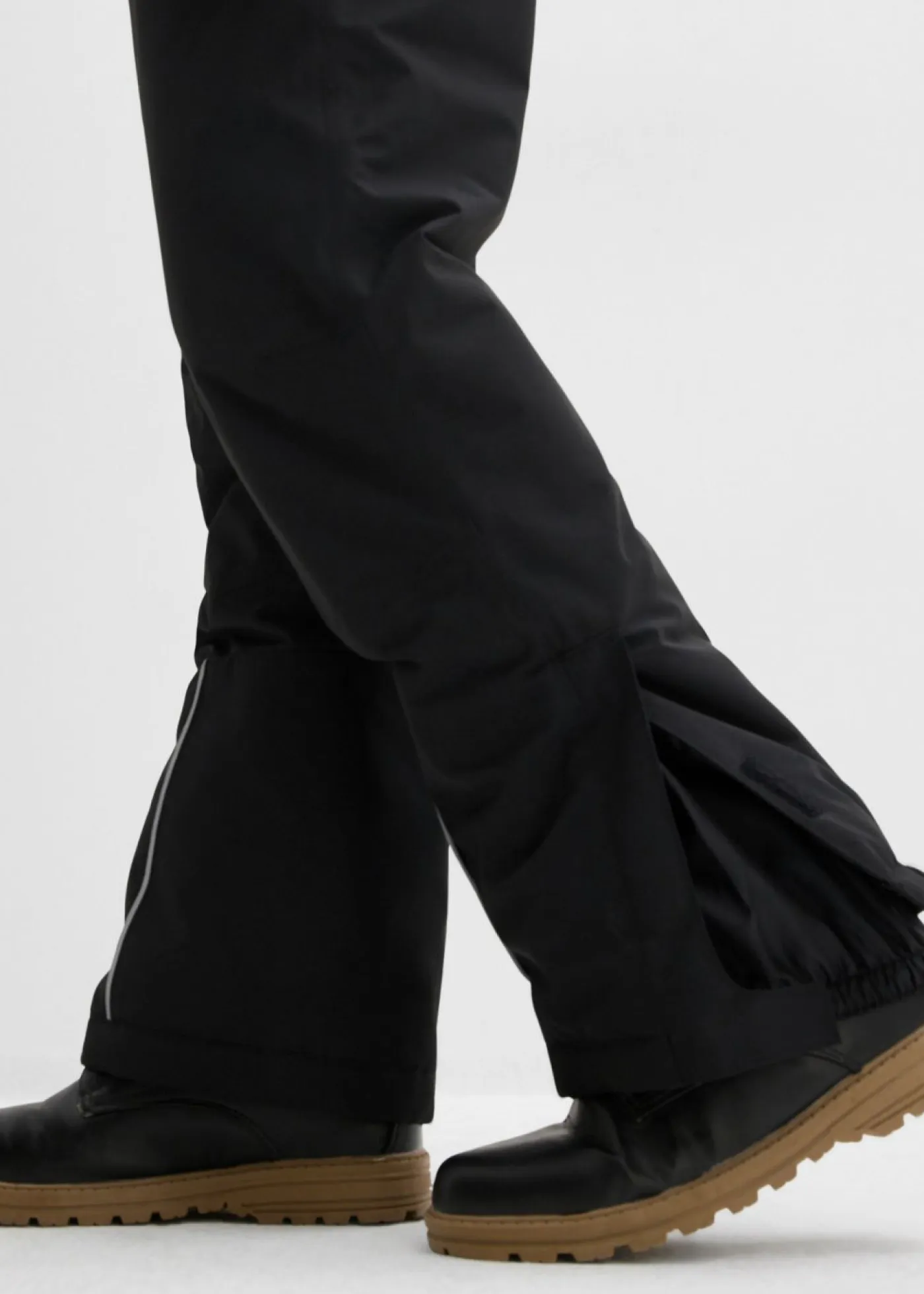 bonprix bonprix Ropa 9 A 16 Años·Pantalones|Ropa 9 A 16 Años·Chaquetas Y Ropa Outdoor>Pantalón funcional impermeable con tirantes y detalles reflectantes Negro