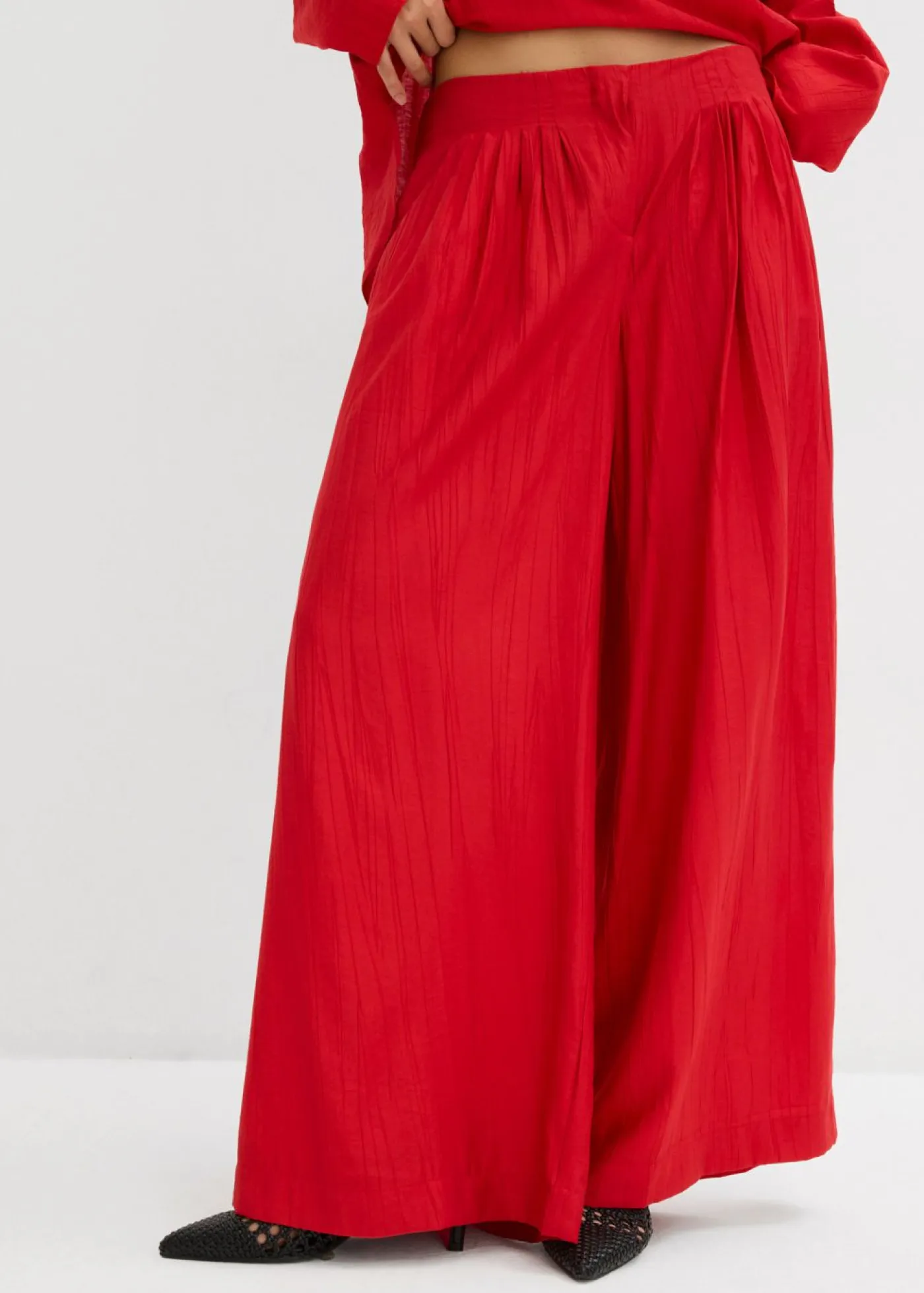 bonprix bonprix Conjuntos De Ropa|Esenciales>Pantalón palazzo de mezcla de viscosa arrugada con estructura Rojo salsa