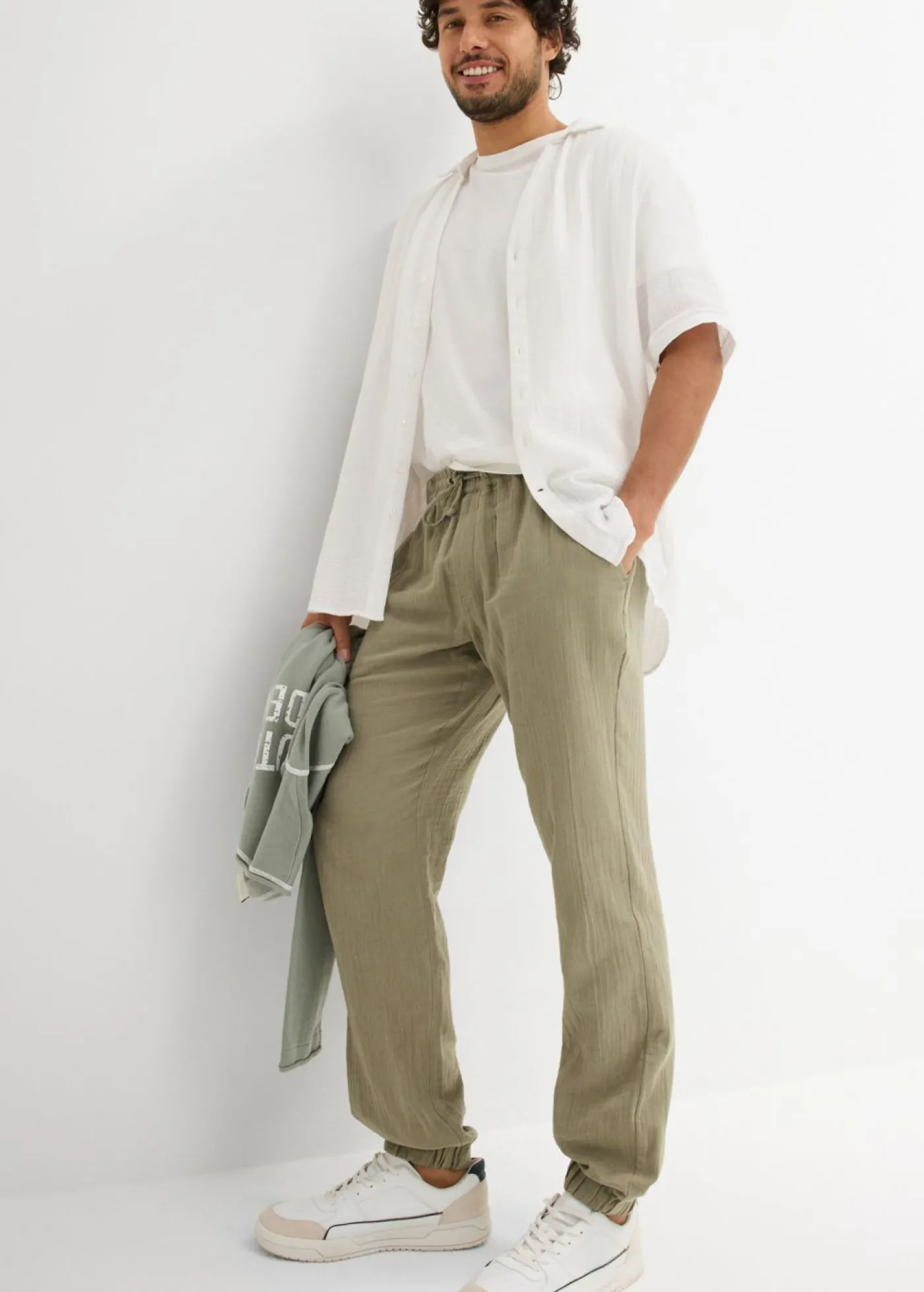 Hombre bonprix bonprix Pantalón sin cierre de muselina con corte regular y tapered